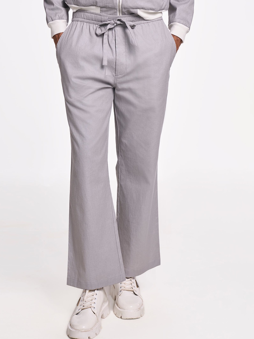 

Terra Luna Men Pure Cotton Comfort Pleated Regular Trousers, Grey