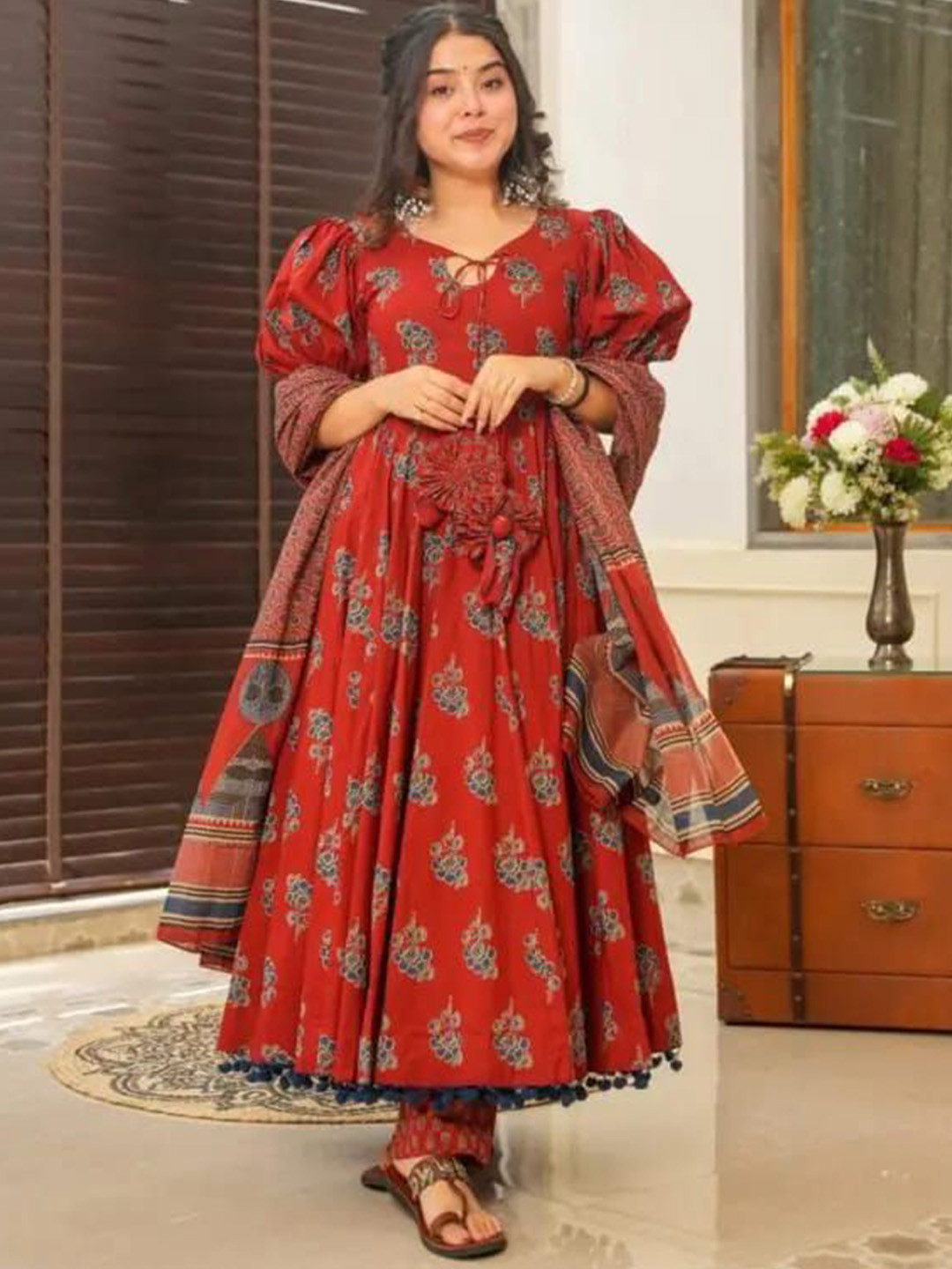 

Shriji fashion Floral Printed Tie-Up Neck Empire Pure Cotton Kurta With Trouser & Dupatta, Red