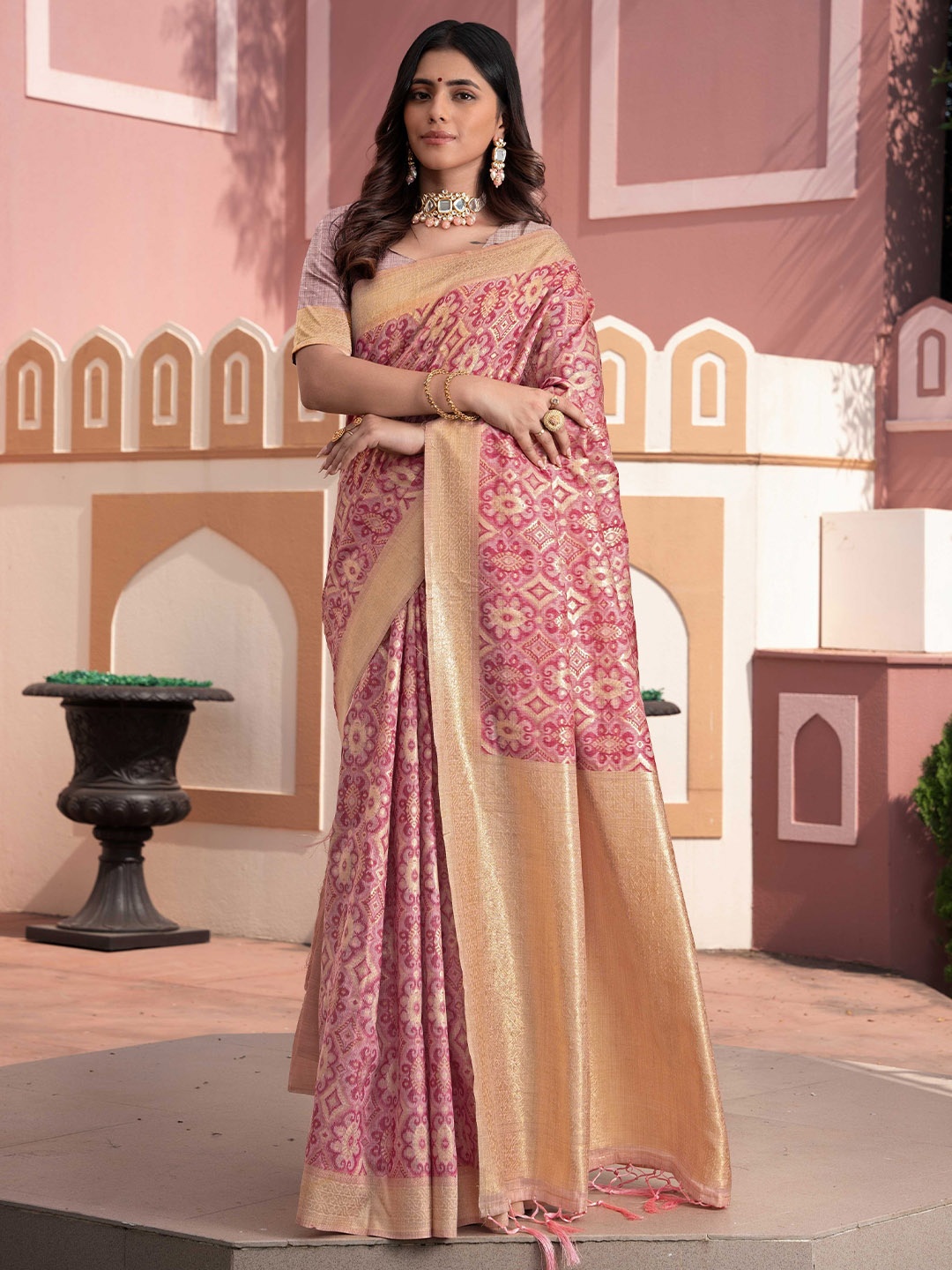 

HEER FASHION Woven Design Zari Ikat Saree, Pink