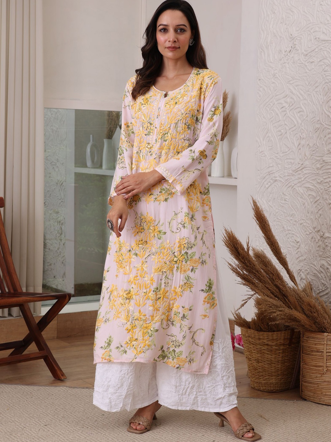 

Rangreza Ethnic Women Floral Embroidered Chikankari Straight Kurta, Yellow