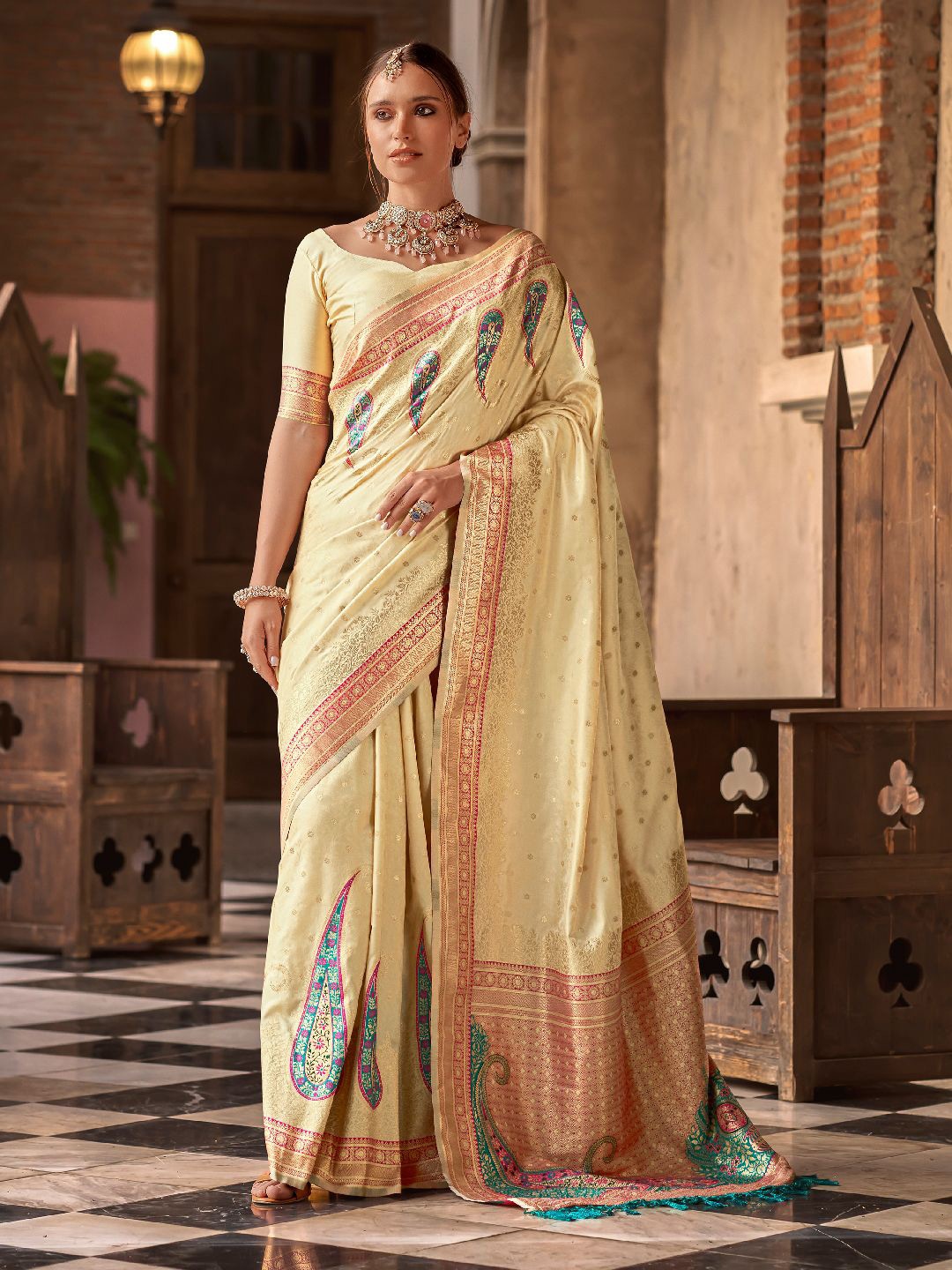 

Mitera Woven Design Zari Saree, Cream