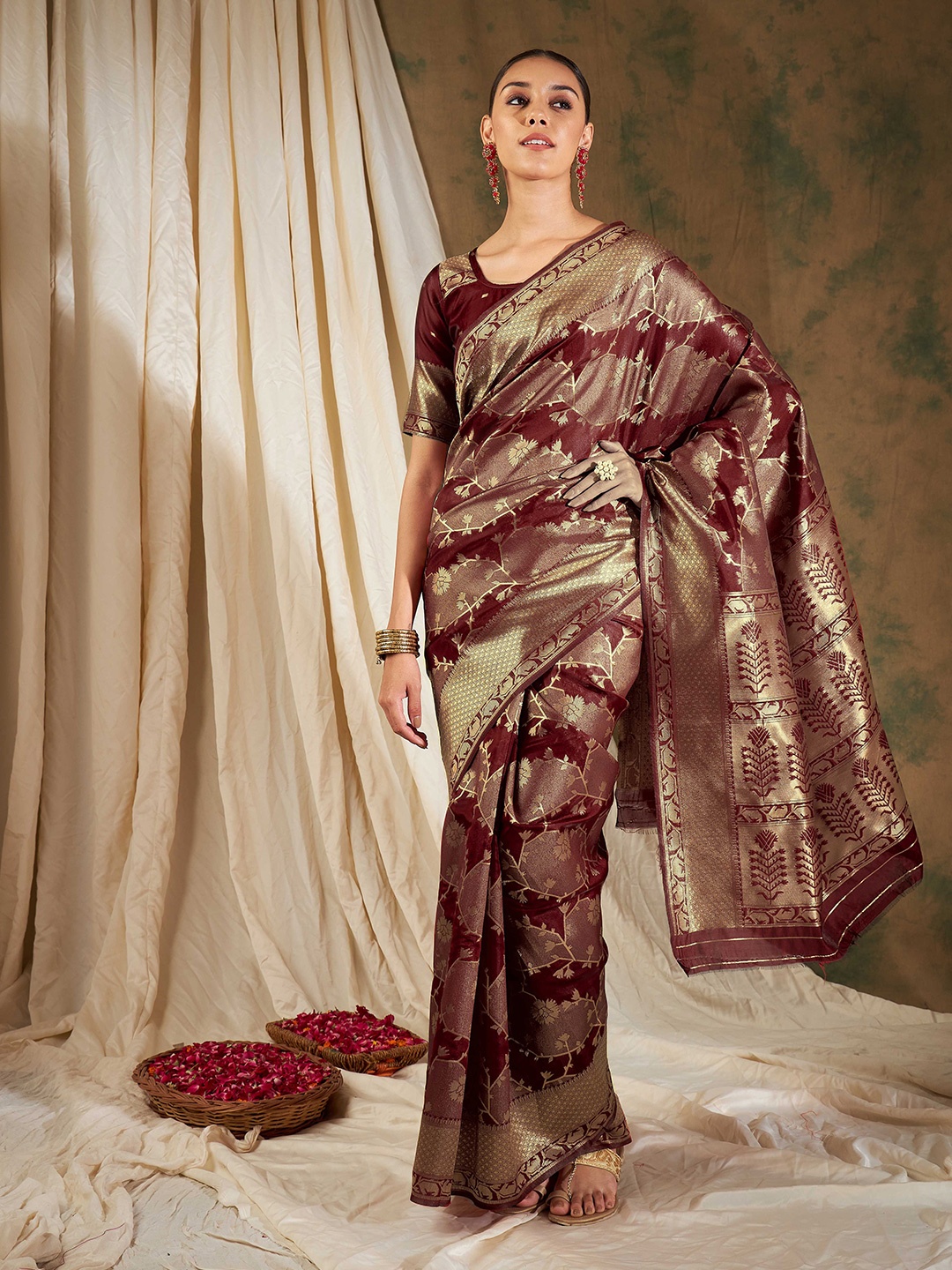 

DEVATITHI Maroon Banarasi Silk Saree