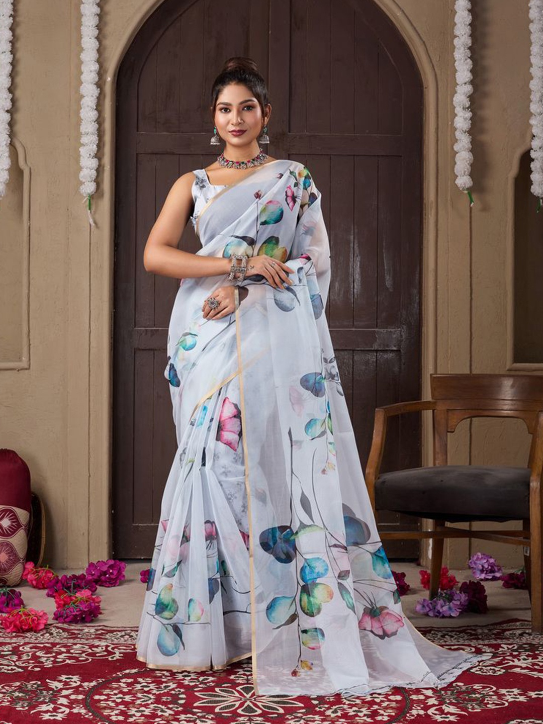 

Fashion FRICKS Floral Zari Organza Saree, White