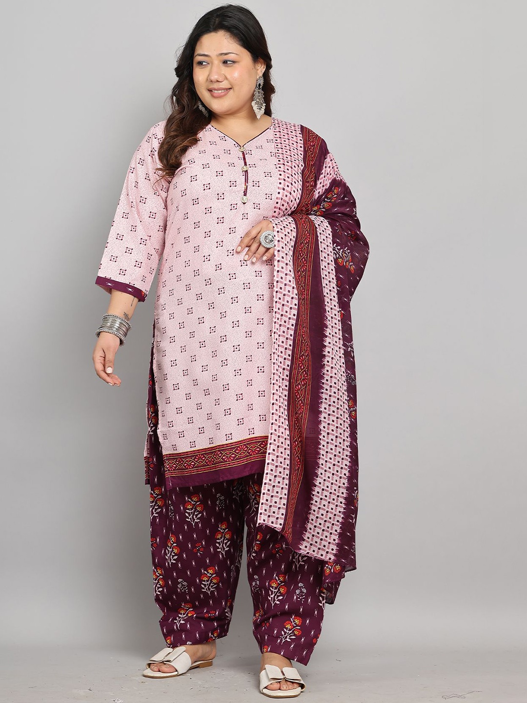 

Rajnandini Geometric Printed V-Neck Straight Kurta With Salwar & Dupatta, Pink