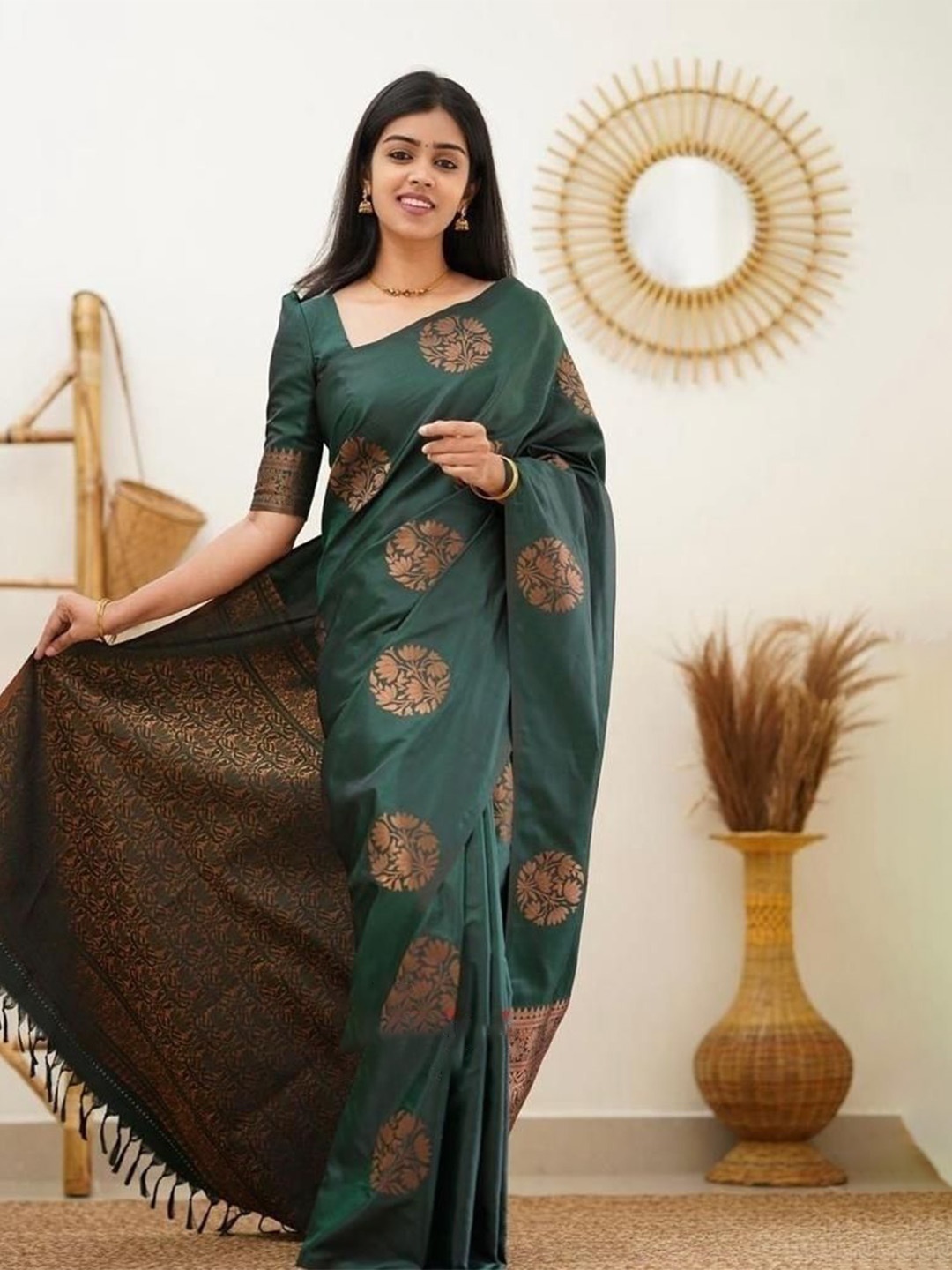 

bansari textiles Woven Design Kanjeevaram Saree, Green