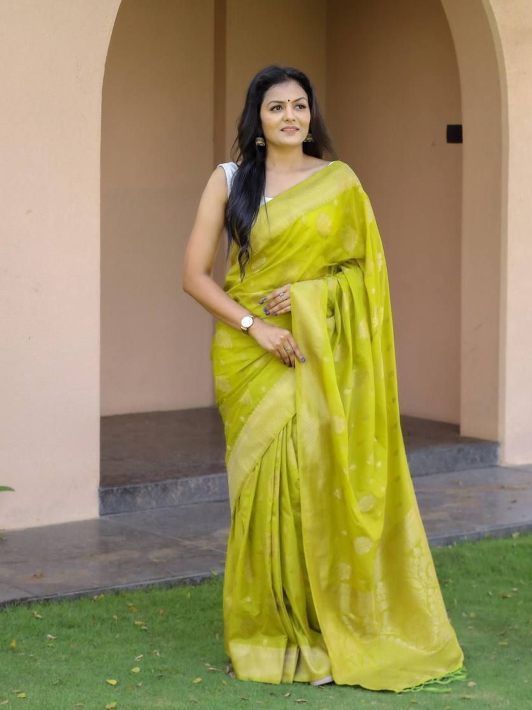 

bansari textiles Ethnic Motifs Woven Design Zari Kanjeevaram Saree, Green
