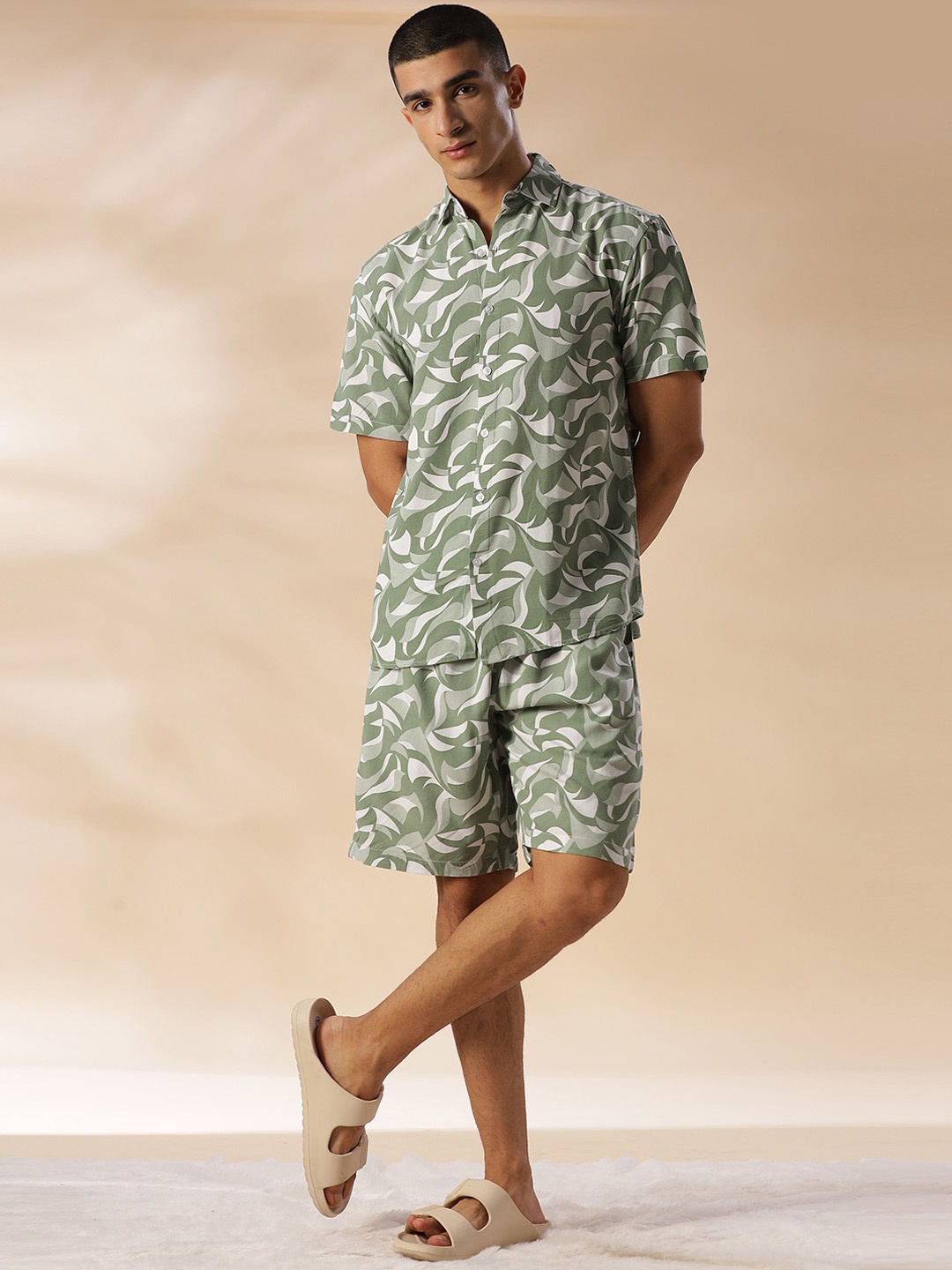 

HOUSE OF MAHNOTS Abstract Printed Shirt Collar Shirt With Shorts, Green