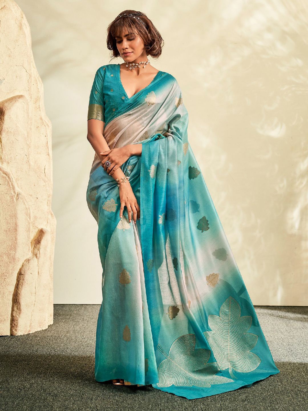 

Panzora Floral Zari Khadi Saree, Blue