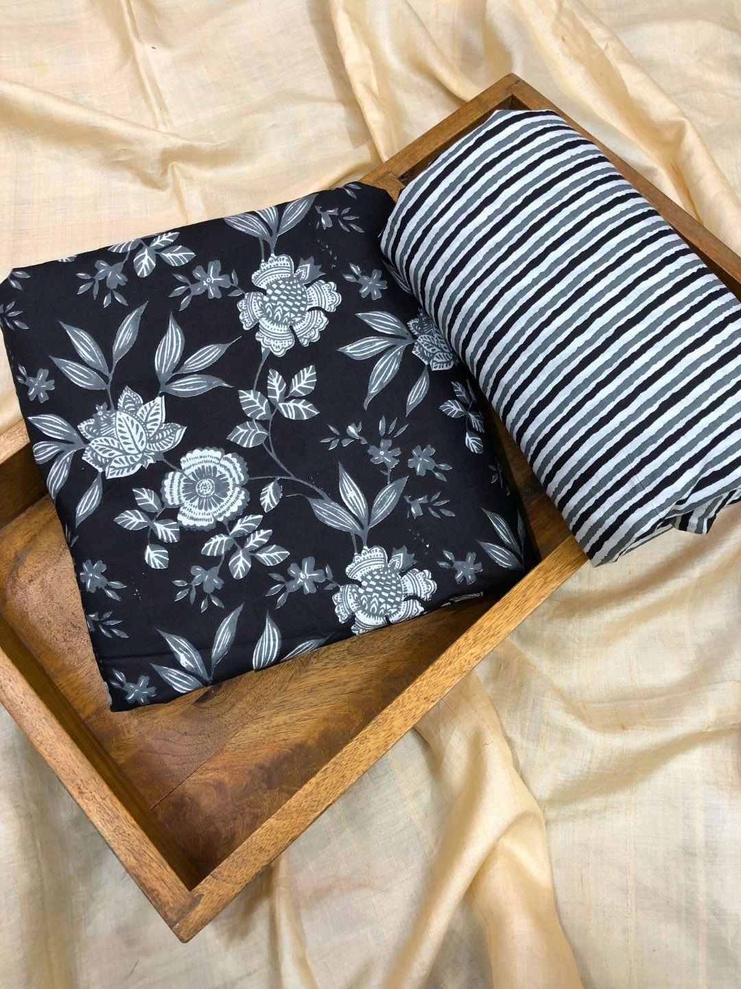 

PALASH Floral Printed Pure Cotton Unstitched Dress Material, Black
