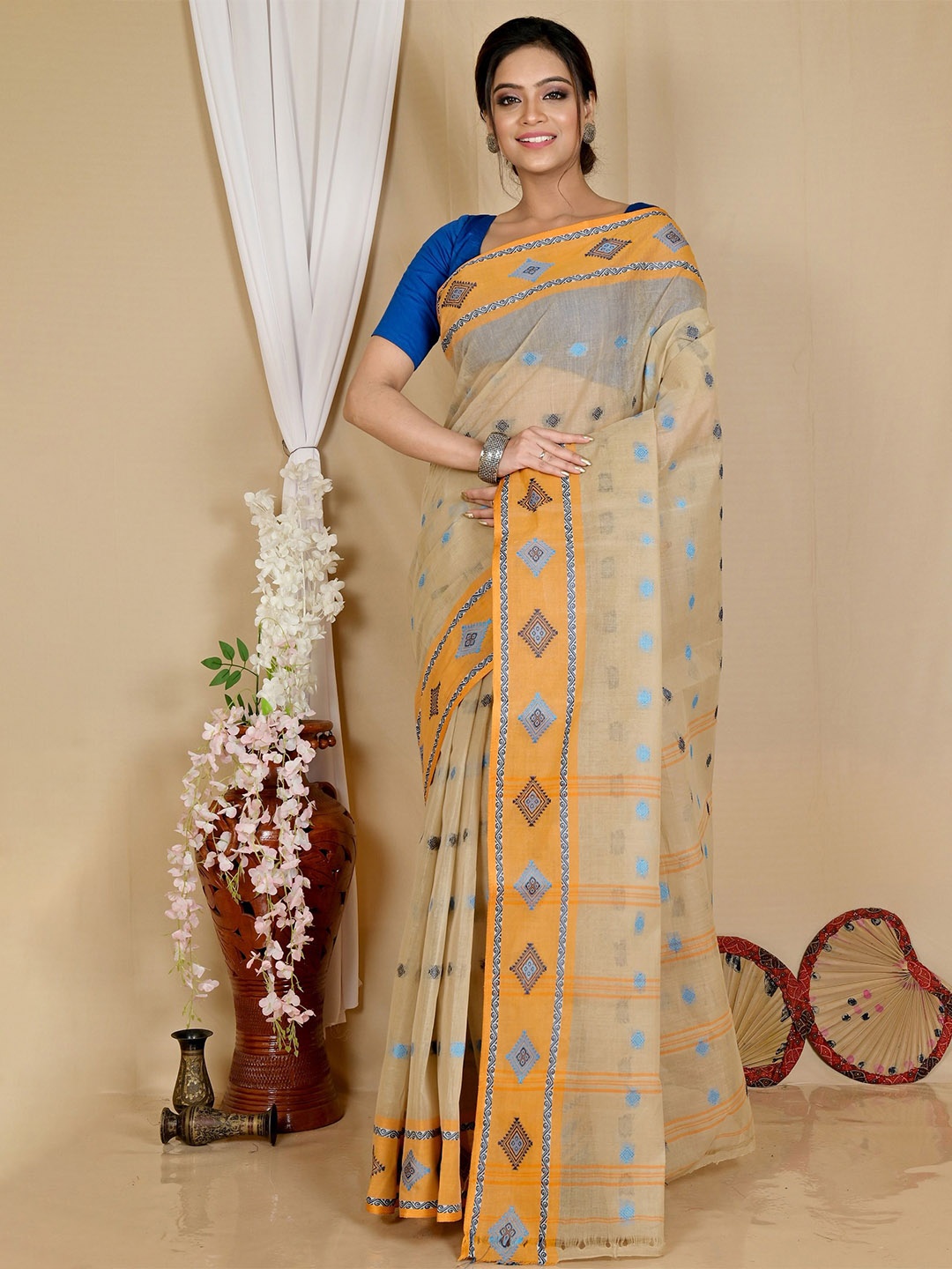 

DipDiya Woven Design Pure Cotton Taant Saree, Cream