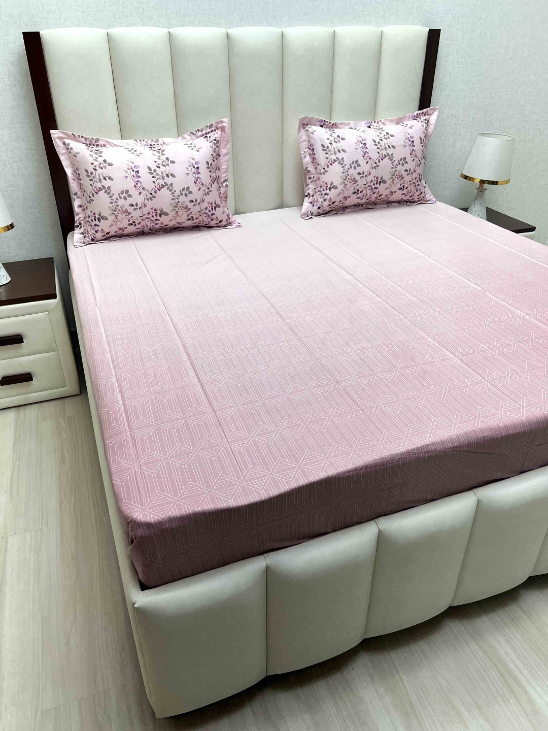 

Pure Decor Pink & White Printed Pure Cotton 500 TC King Bedsheet Set 2.74 m x 2.74 m