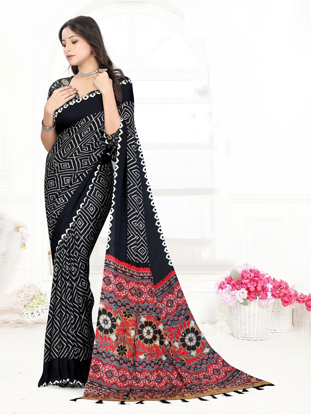 

Jaanvi Printed Saree With Blouse Piece, Black