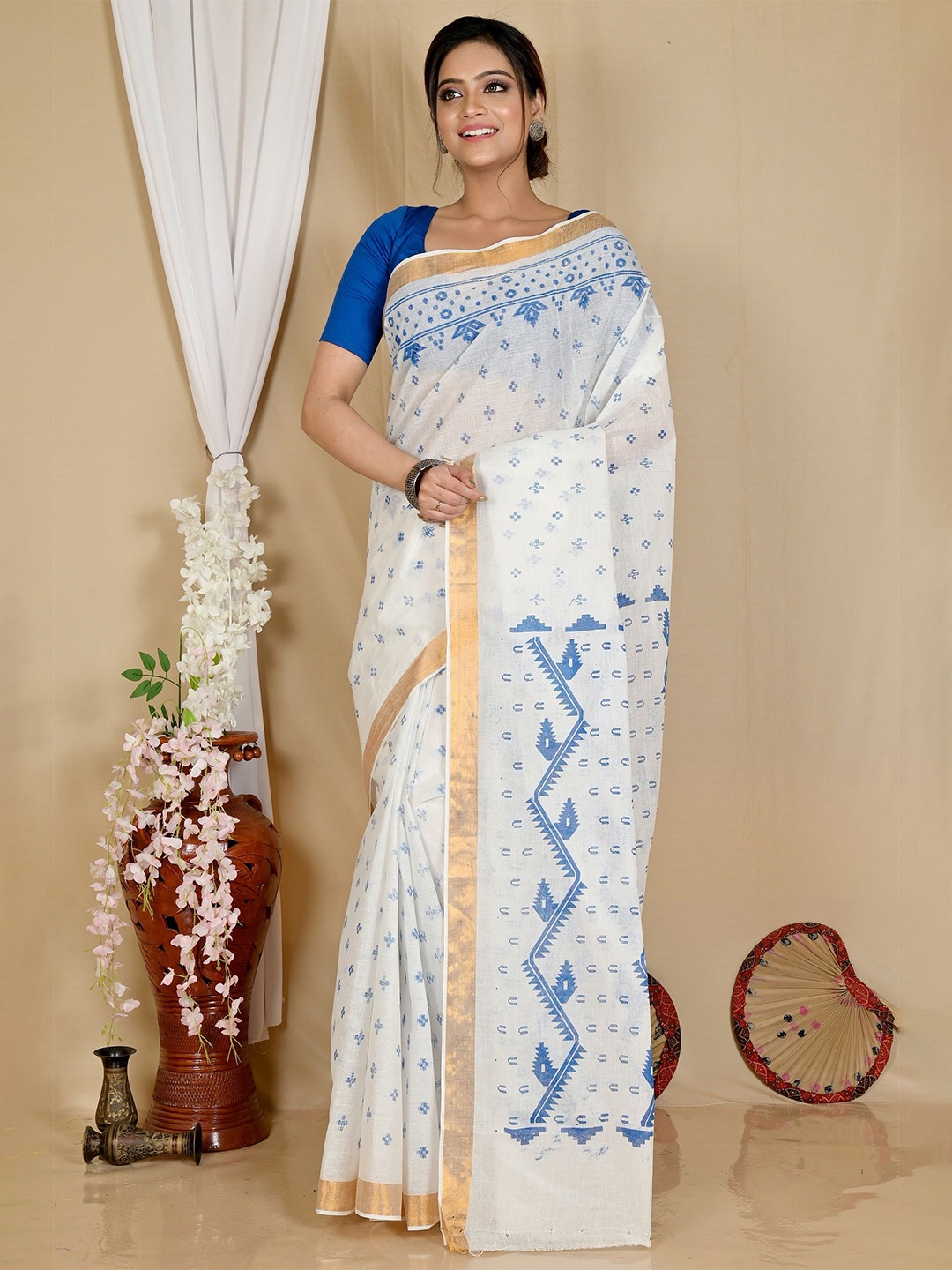 

DipDiya Woven Design Zari Pure Cotton Taant Saree, White