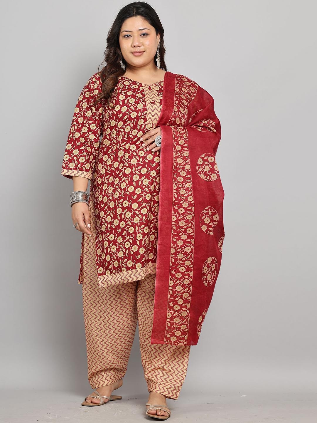 

Rajnandini Floral Printed Round Neck Straight Kurta With Salwar & Dupatta, Maroon