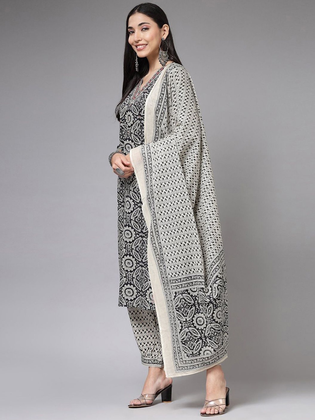 

Moda Rapido Floral Printed V-Neck Straight Kurta With Trouser And Dupatta, Black