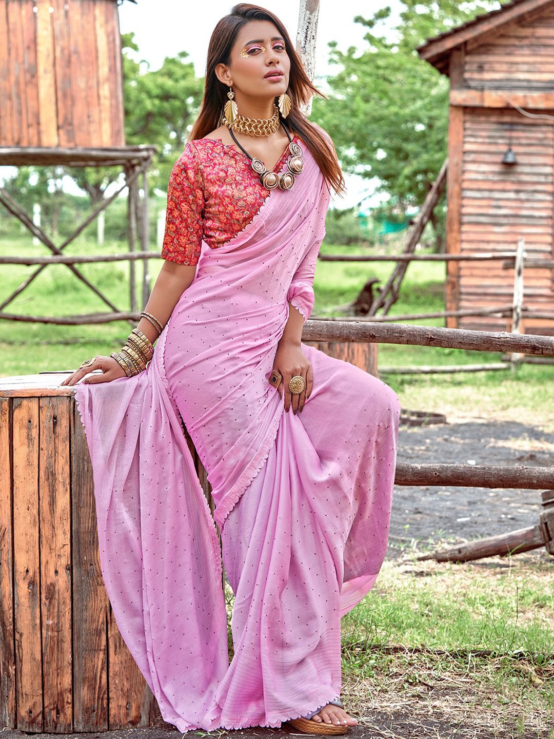 

Mitera Embellished Beads and Stones Poly Chiffon Saree, Pink