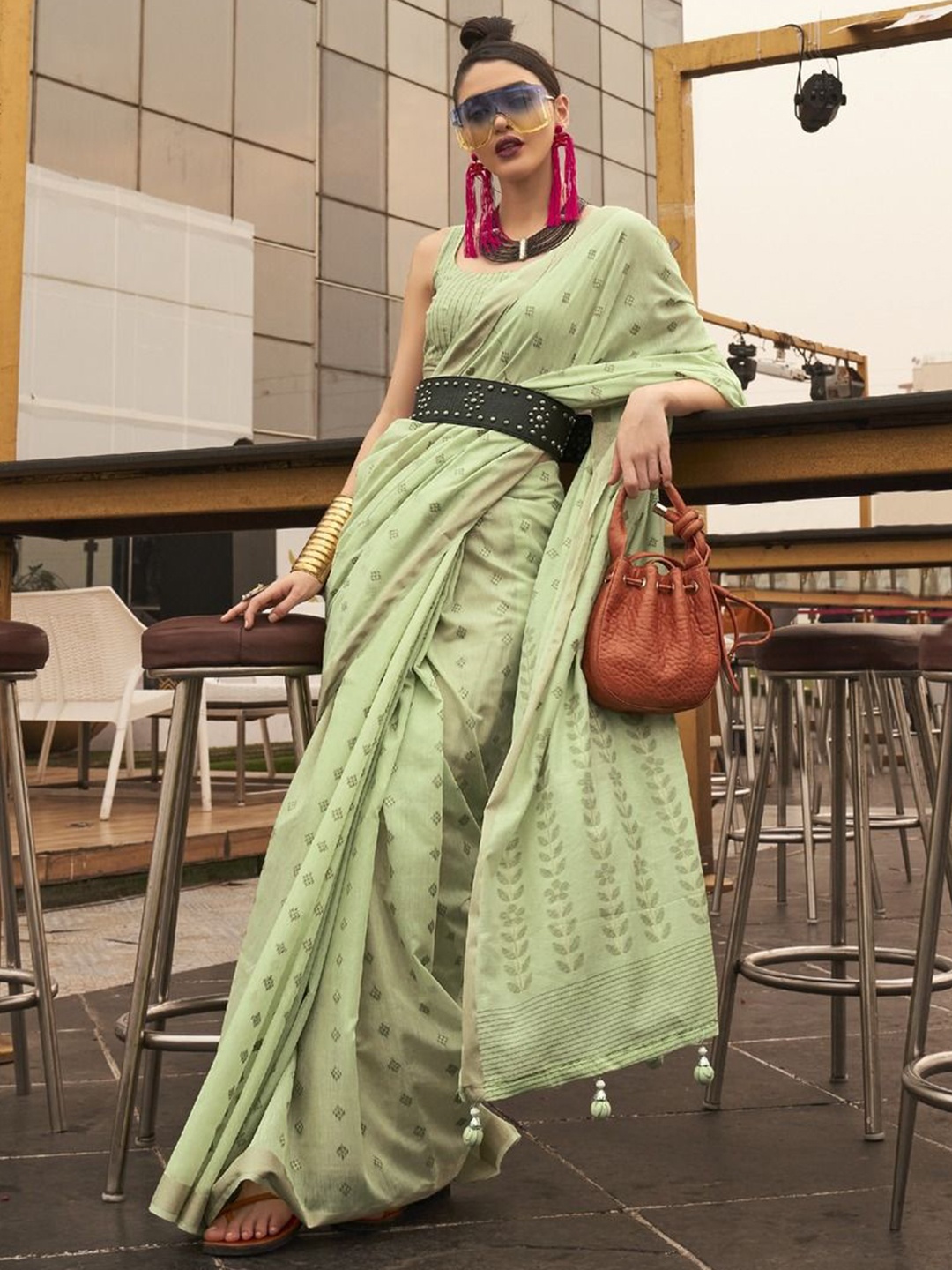 

Anouk Woven Design Zari Banarasi Saree, Lime green