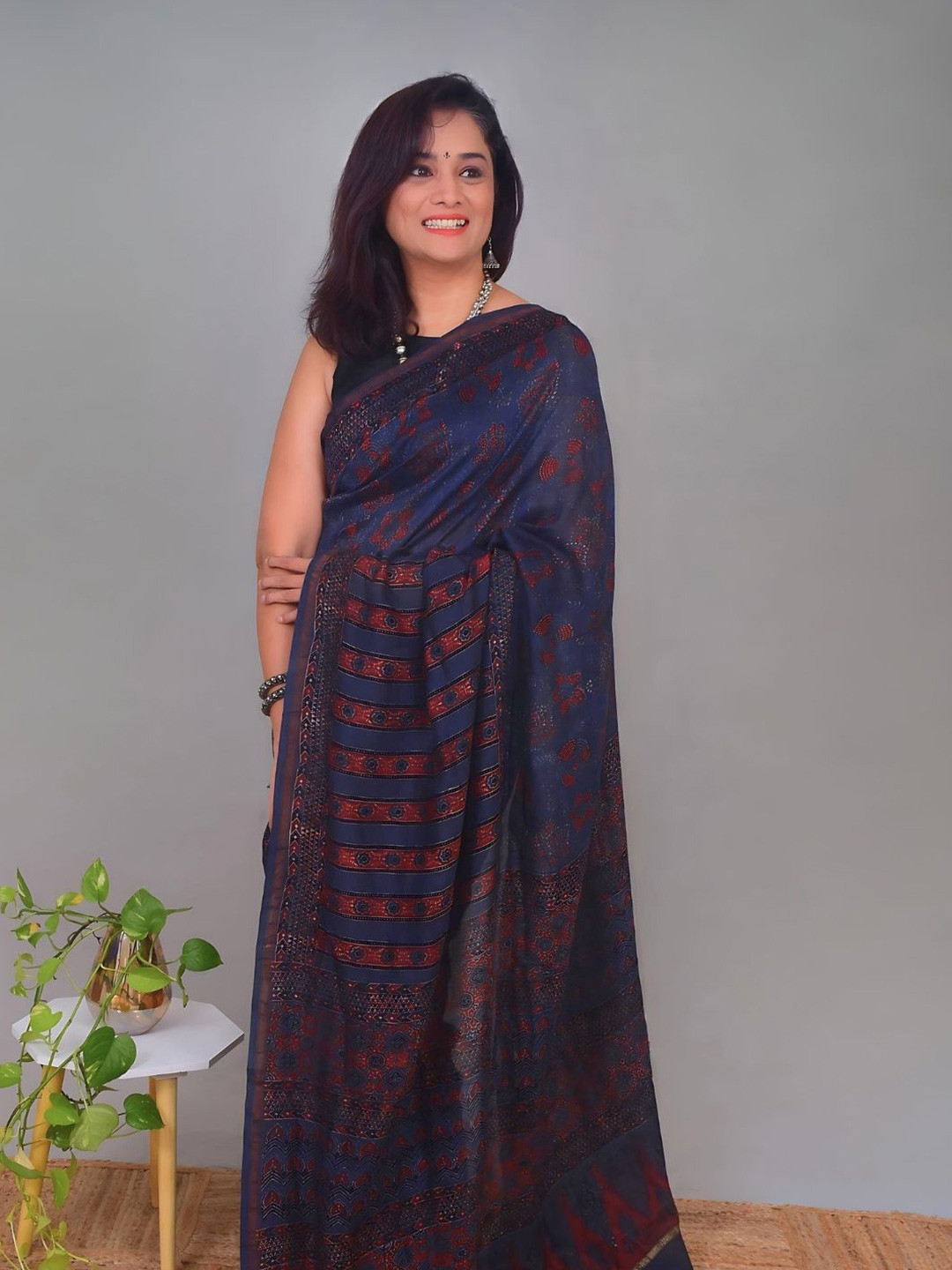 

Indeloom Ajrak Block Printed Saree, Navy blue