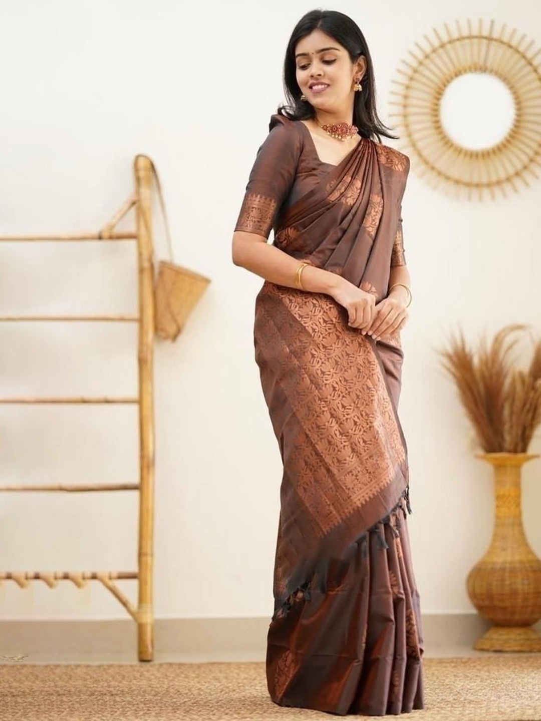 

bansari textiles Woven Design Kanjeevaram Saree, Brown