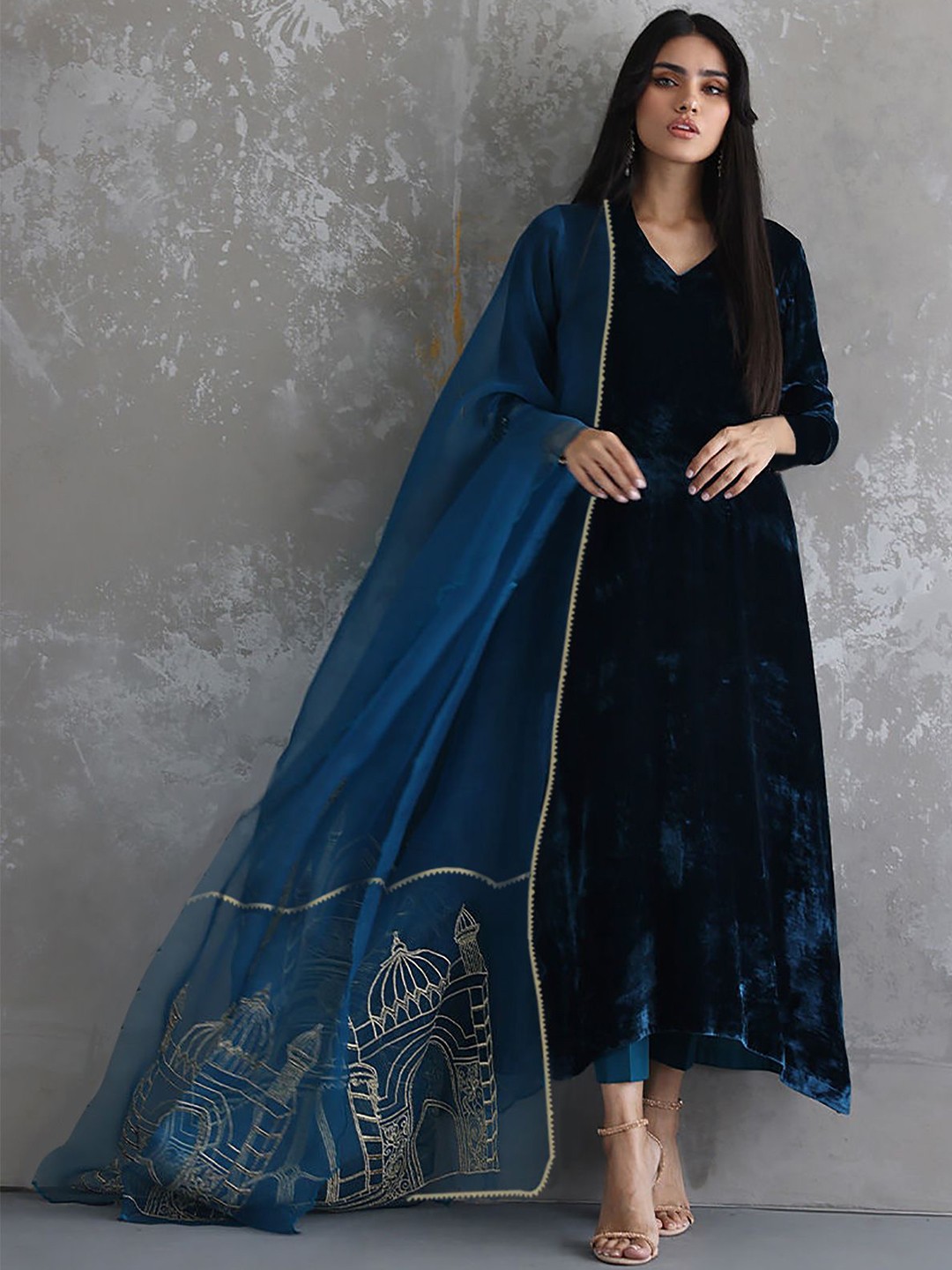 

BAESD V-Neck Velvet A-Line Anarkali Kurta, Navy blue