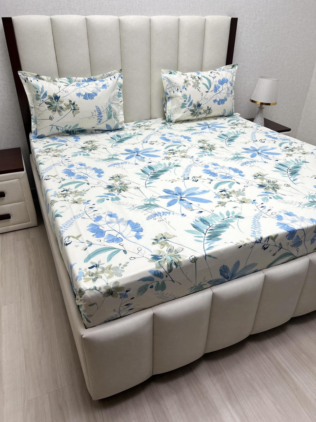 

Pure Decor White Floral Printed Pure Cotton 220 TC King Bedsheet Set 2.74 m x 2.74 m