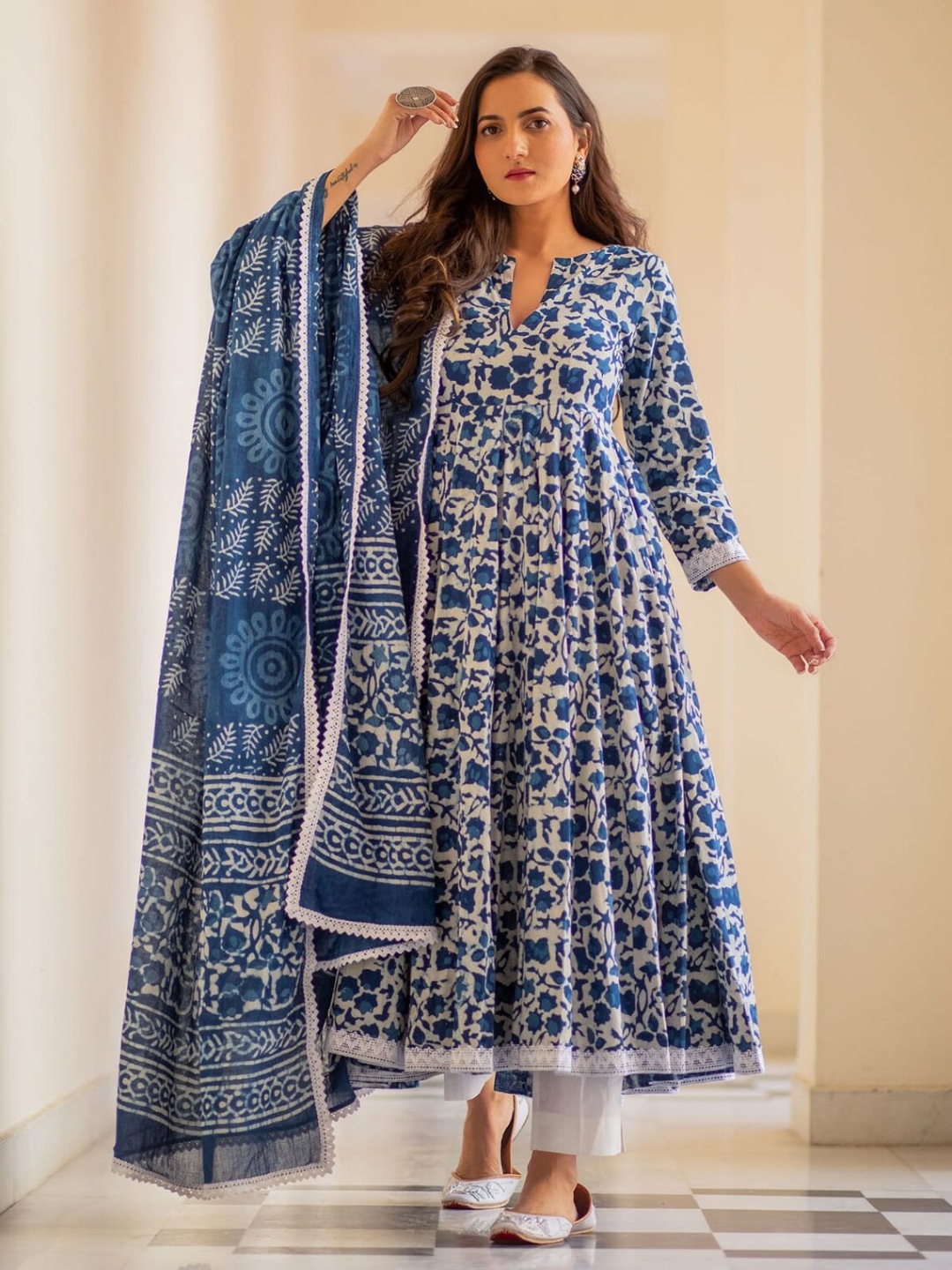 

DIVASTRI Floral Printed Notch Neck Anarkali Kurta With Trousers With Dupatta, Blue