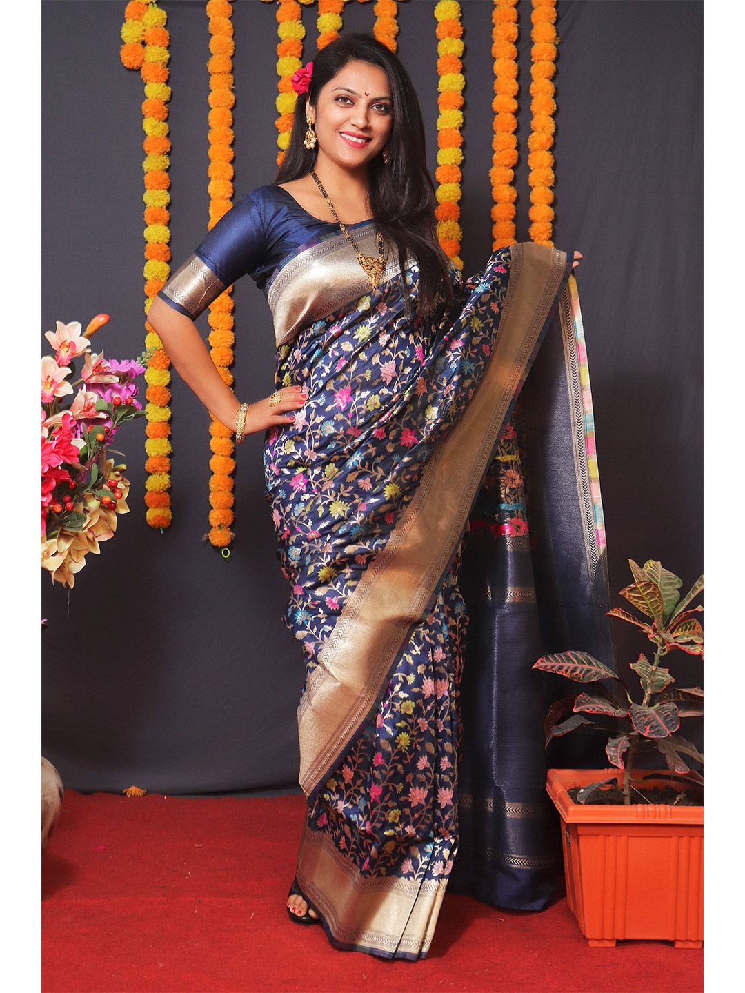 

amirat Floral Woven Design Zari Pure Silk Banarasi Saree, Navy blue