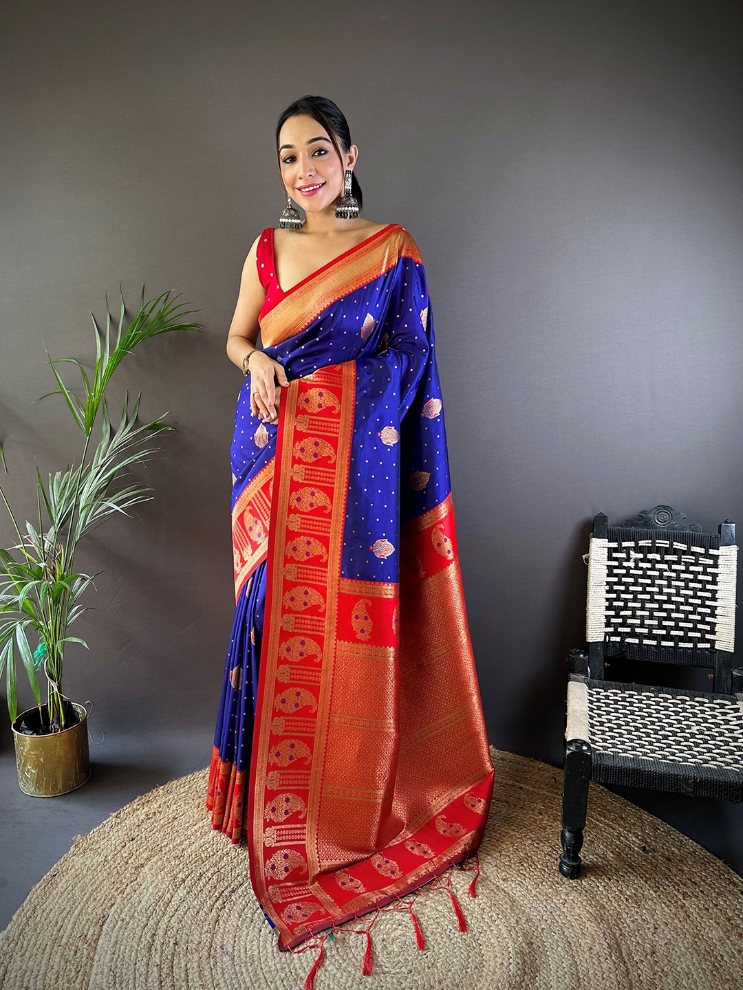 

HEER FASHION Woven Design Zari Silk Blend Banarasi Saree, Blue
