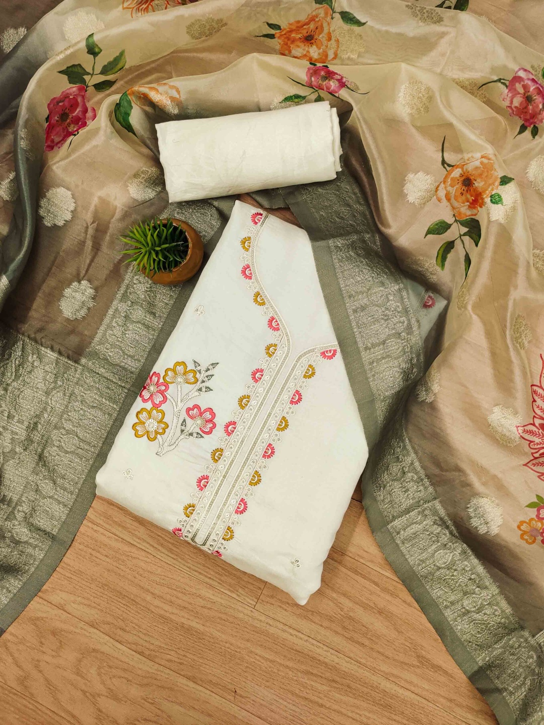 

Blissta Floral Embroidered Unstitched Dress Material, Cream