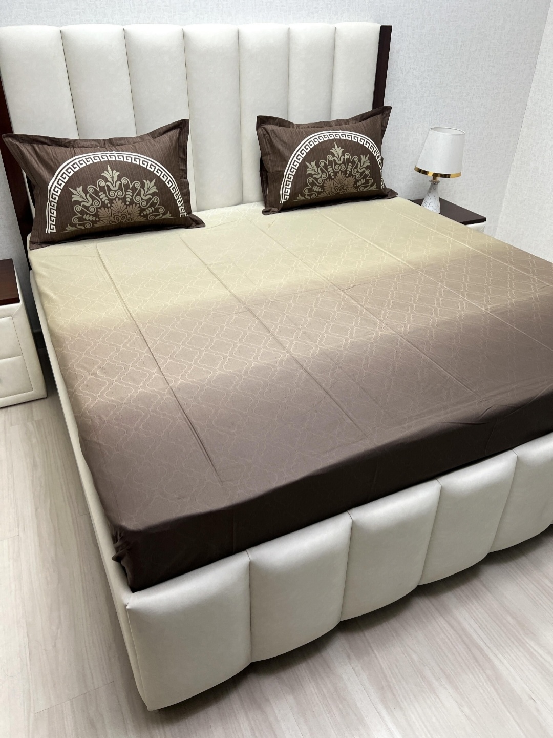 

Pure Decor Royal Majestic Brown Printed 380TC Pure Cotton King Bedsheet Set 2.74m x 2.74m