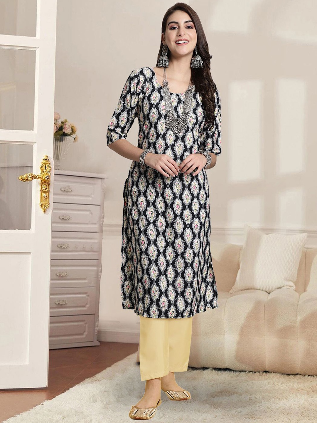 

7Threads Ethnic Motifs Printed Round Neck Straight Kurta With Trouser, Black