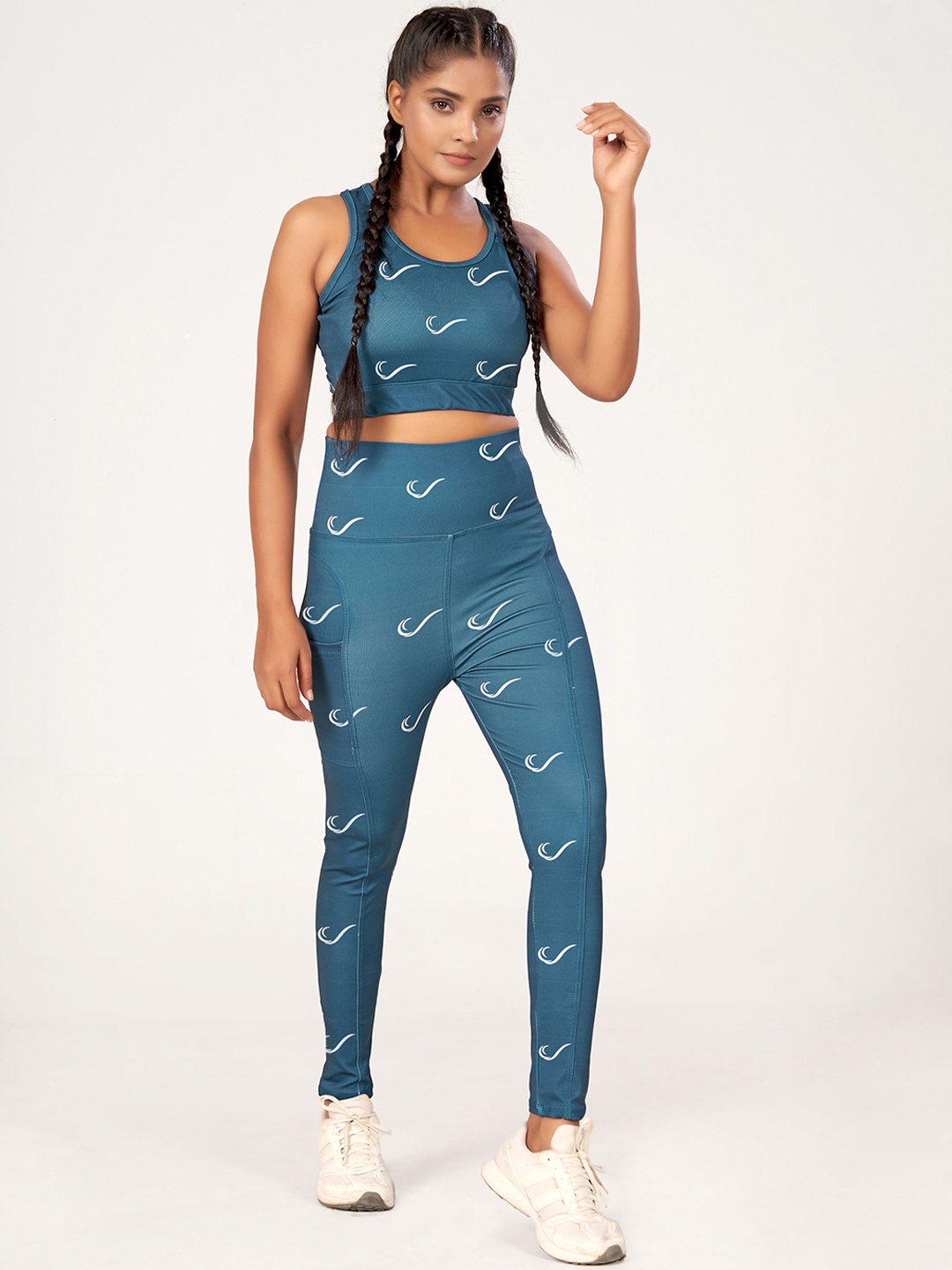 

POOJARAN Women Printed Round Neck Tracksuits, Turquoise blue