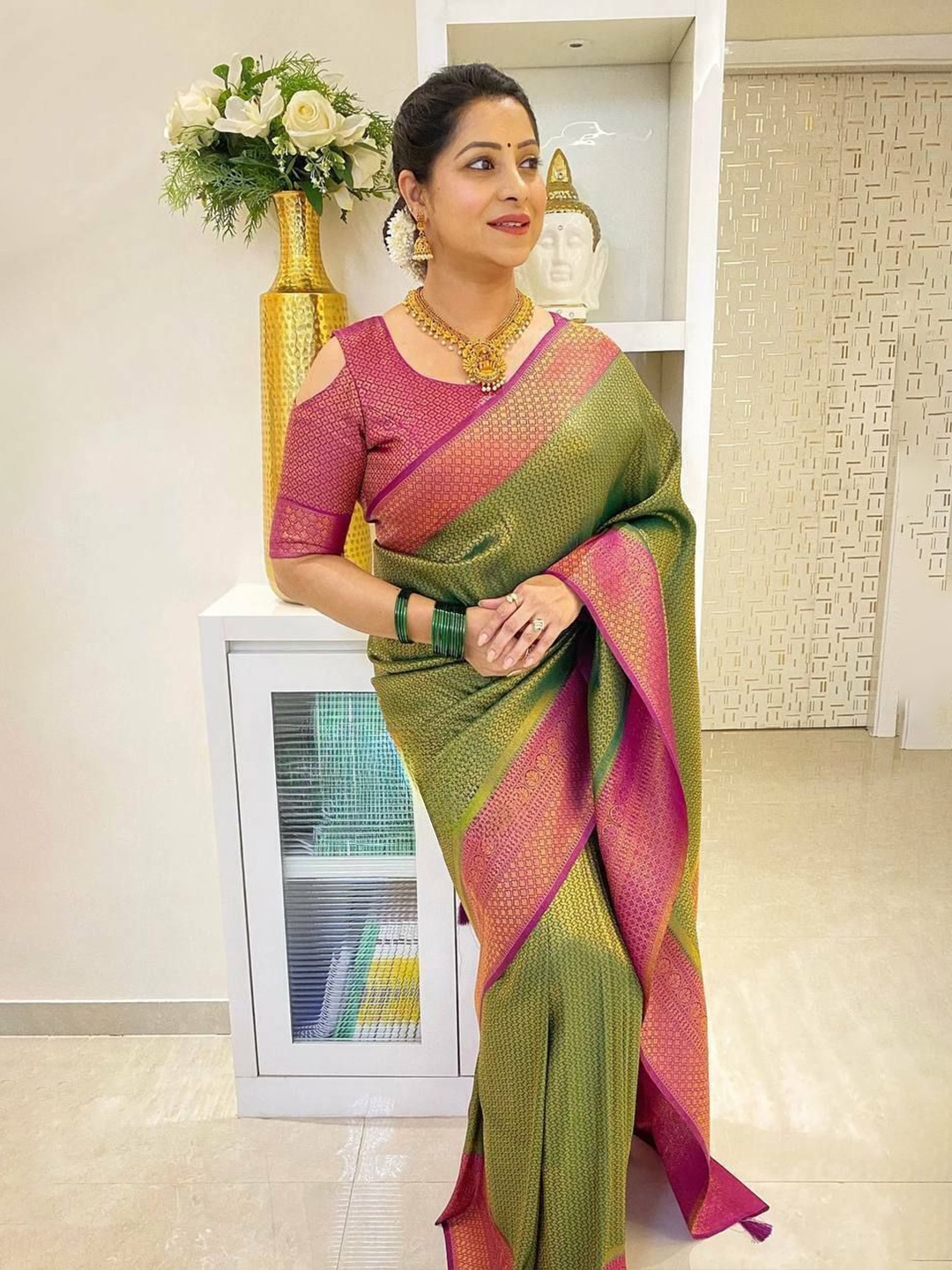 

bansari textiles Ethnic Motifs Woven Design Kanjeevaram Saree, Green