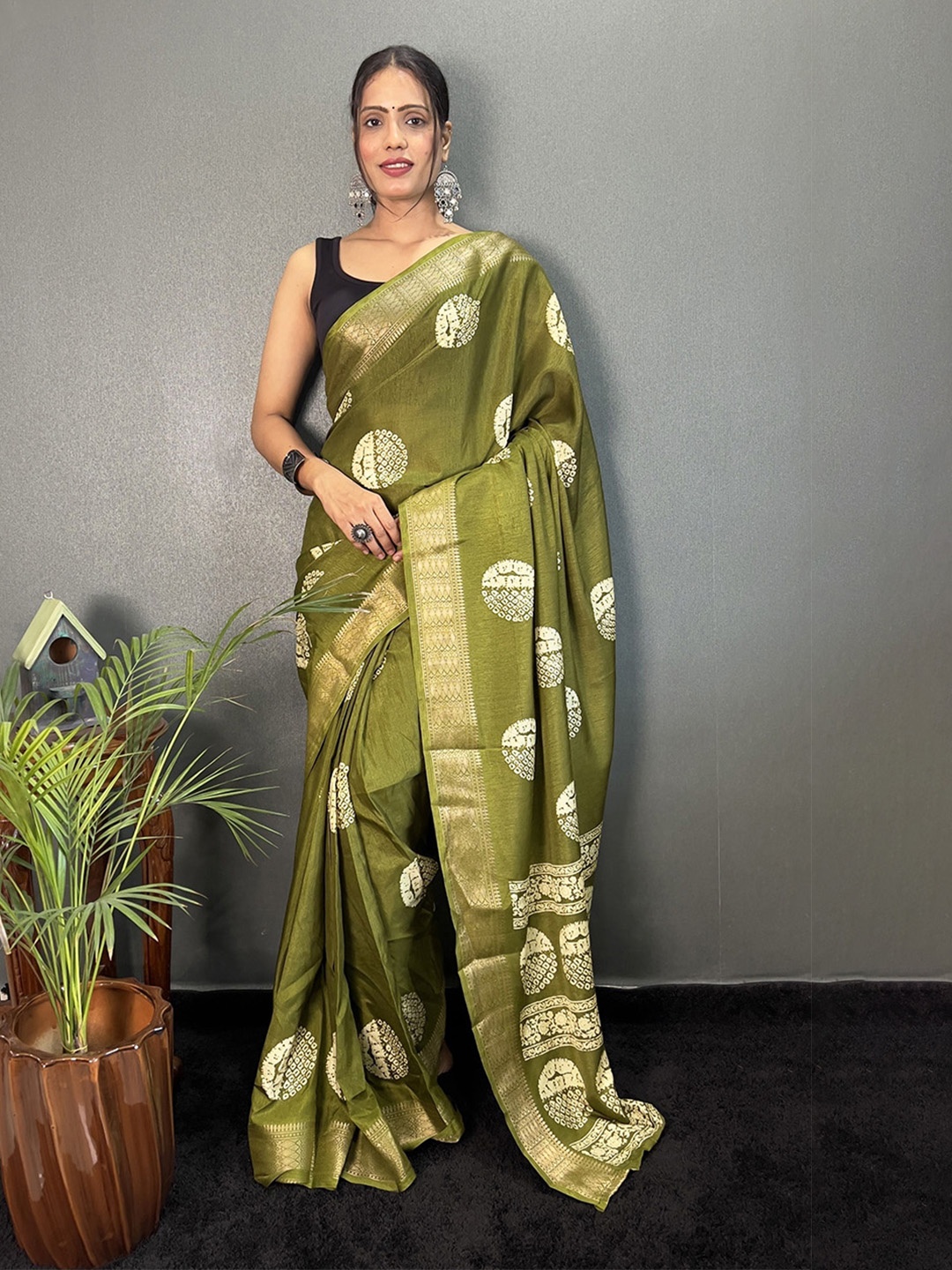

bansari textiles Ethnic Motifs Woven Design Zari Saree, Green