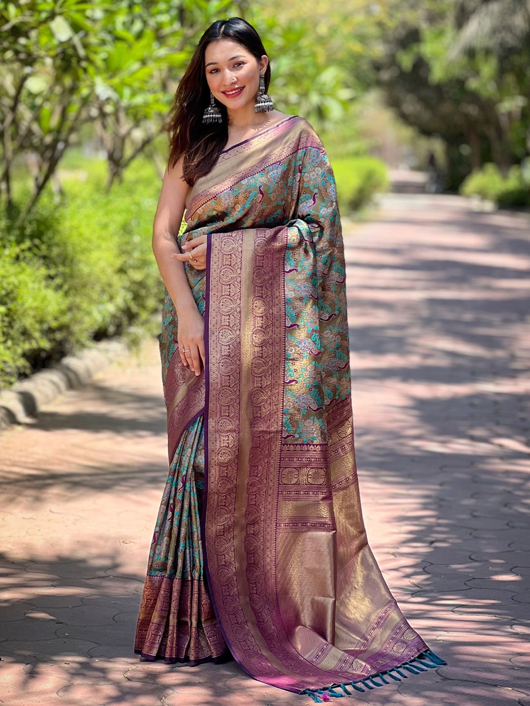 

HEER FASHION Woven Design Zari Banarasi Saree, Purple