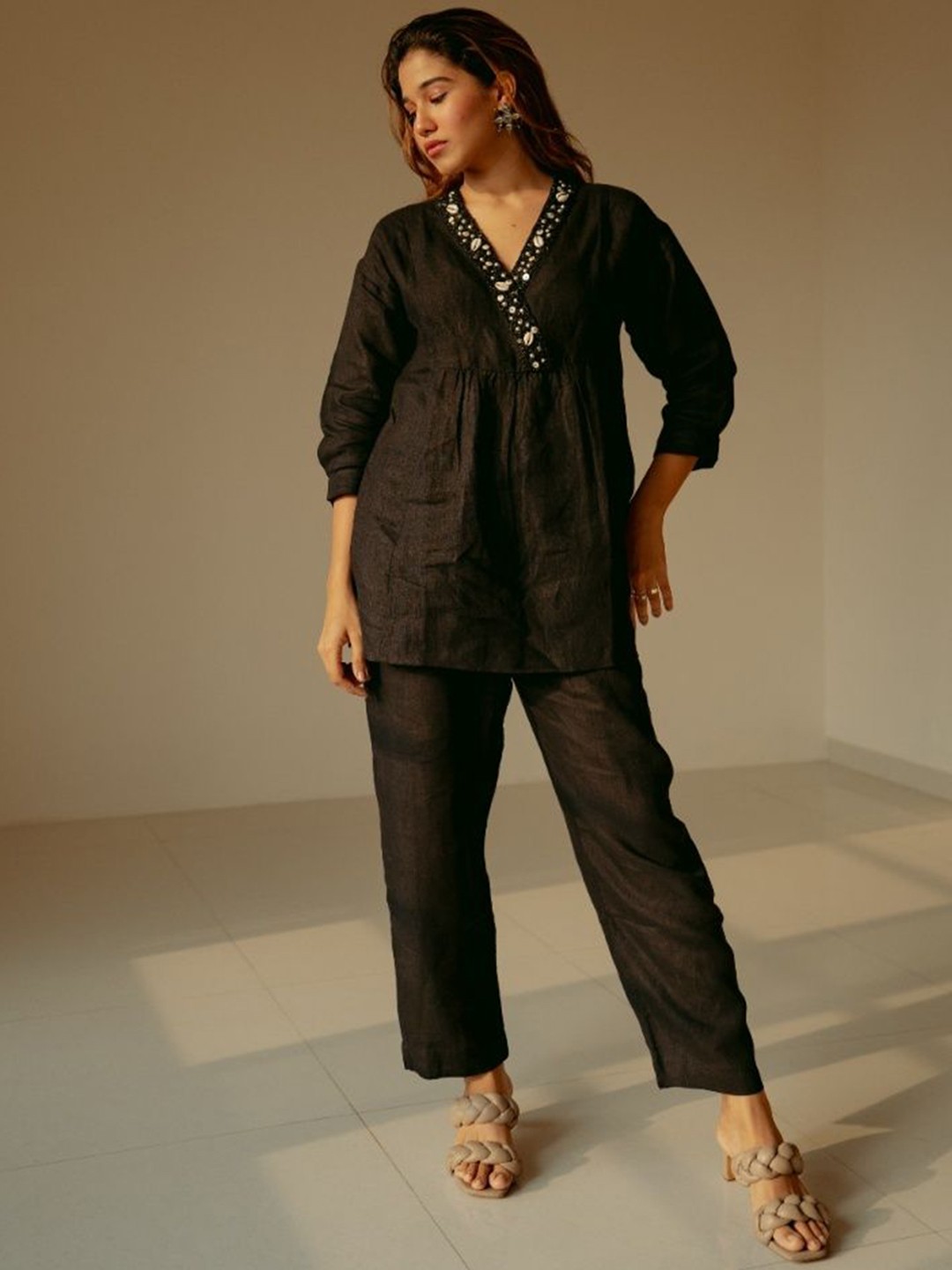 

LABEL SUGAR V-Neck Anarkali Linen Top With Trouser, Black