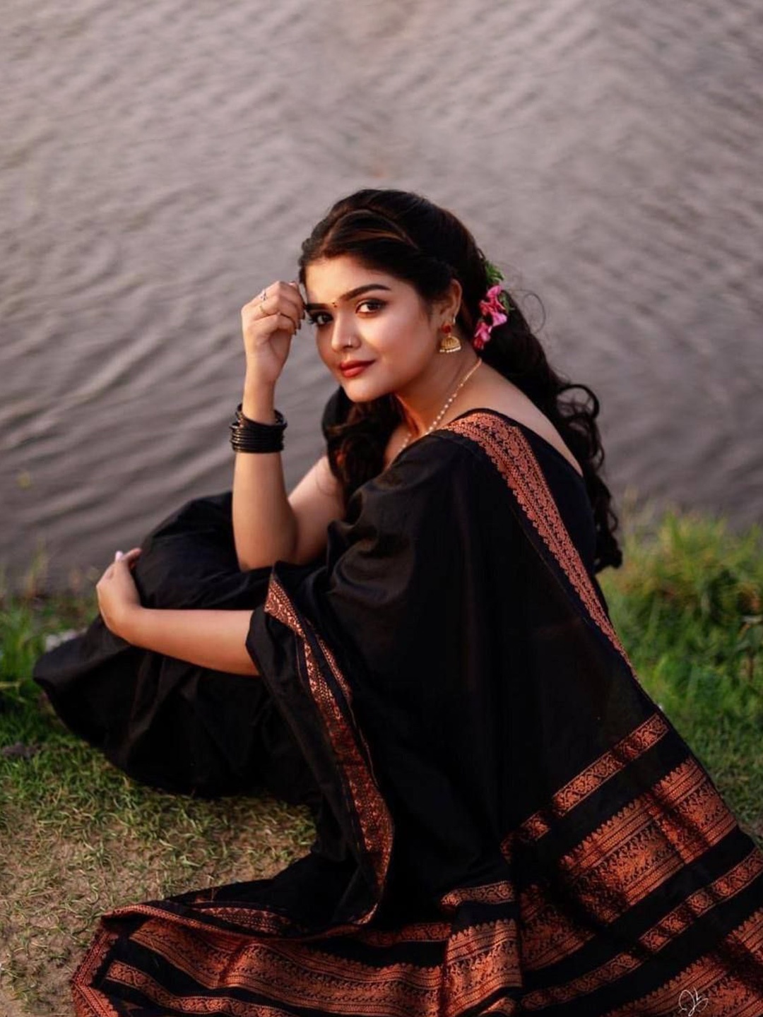 

bansari textiles Woven Design Zari Banarasi Saree, Black
