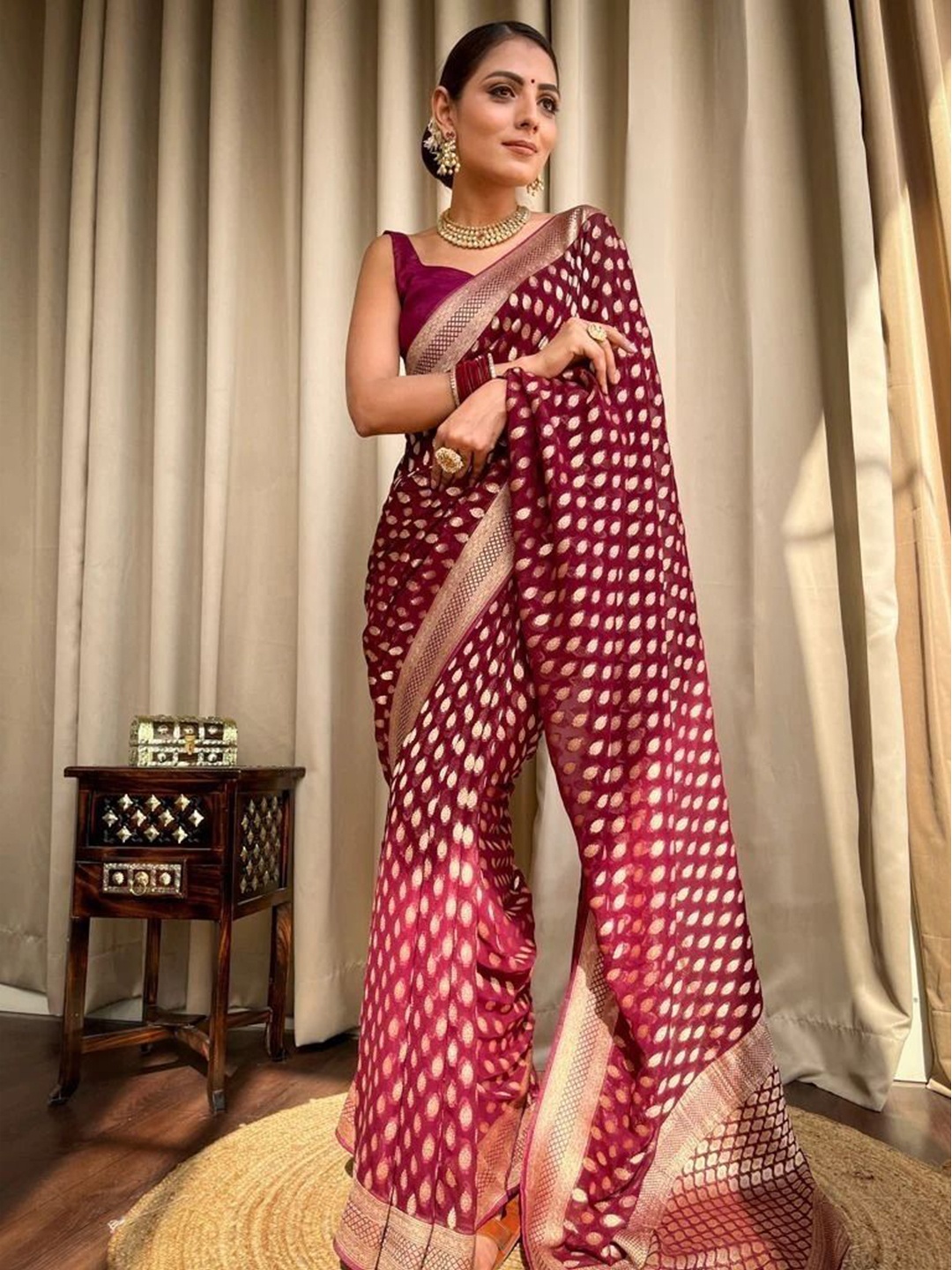 

bansari textiles Woven Design Zari Jute Silk Kanjeevaram Saree, Maroon