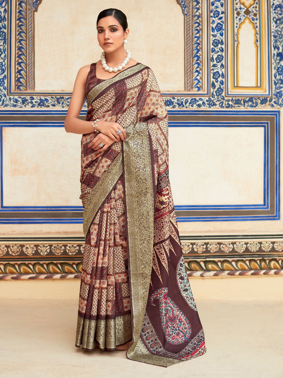 

Mitera Printed Zari Saree, Maroon