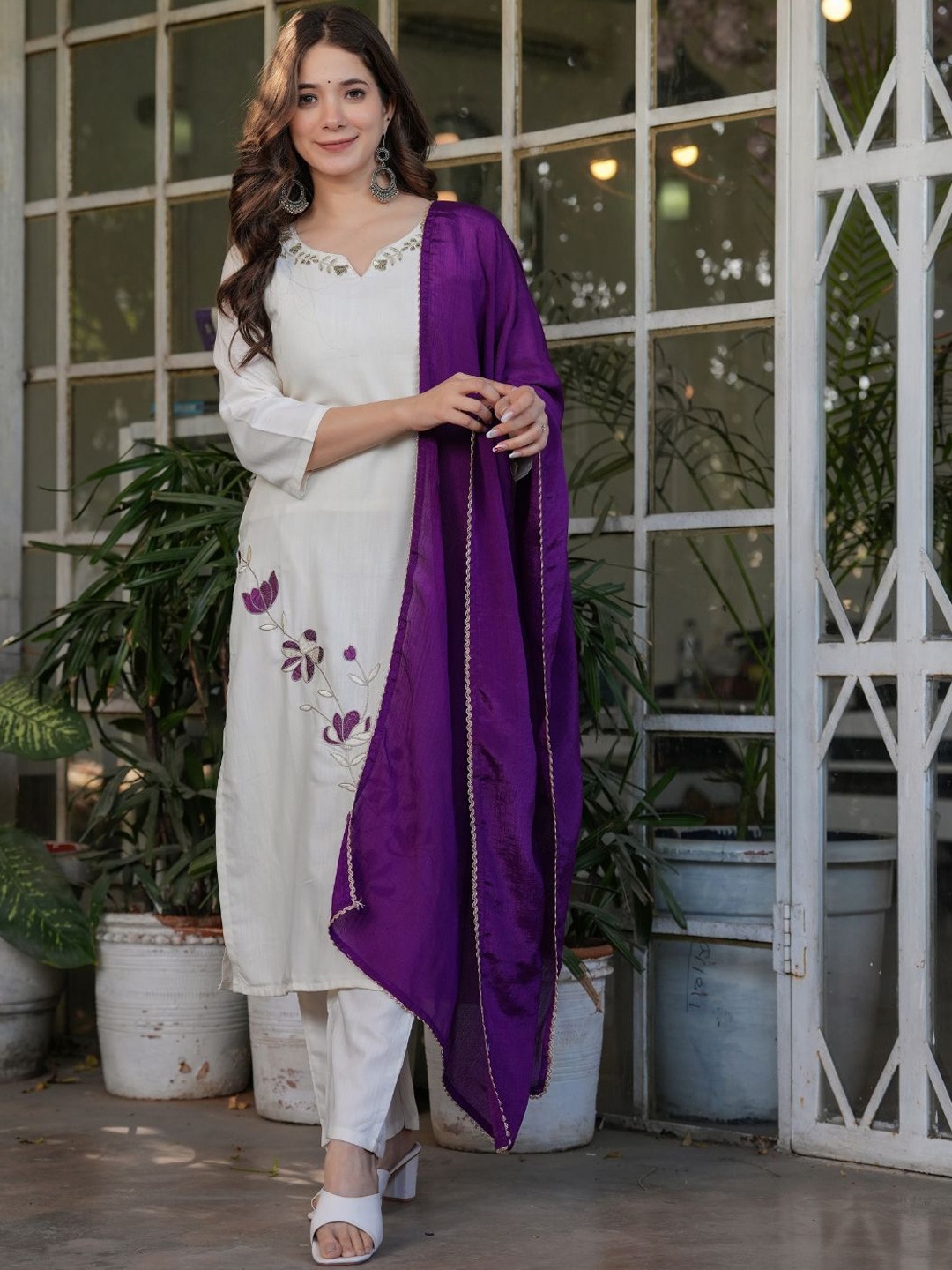 

Navlik Floral Embroidered Notch Neck Straight Kurta with Trousers And Dupatta, Off white