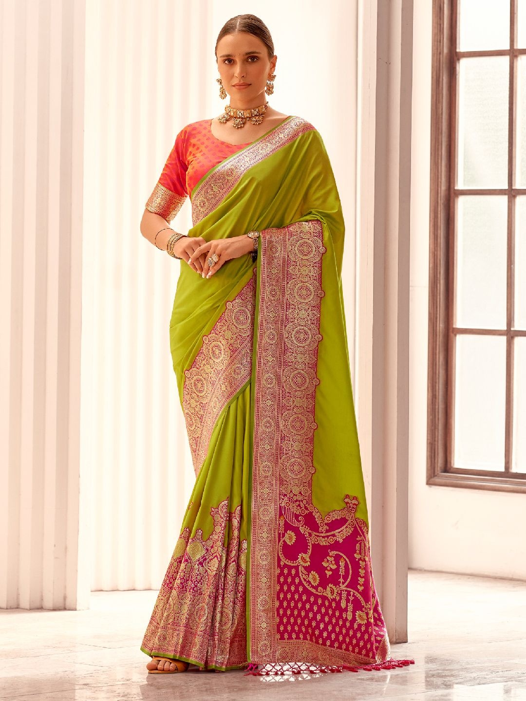 

Mitera Woven Design Zari Woven Saree, Green