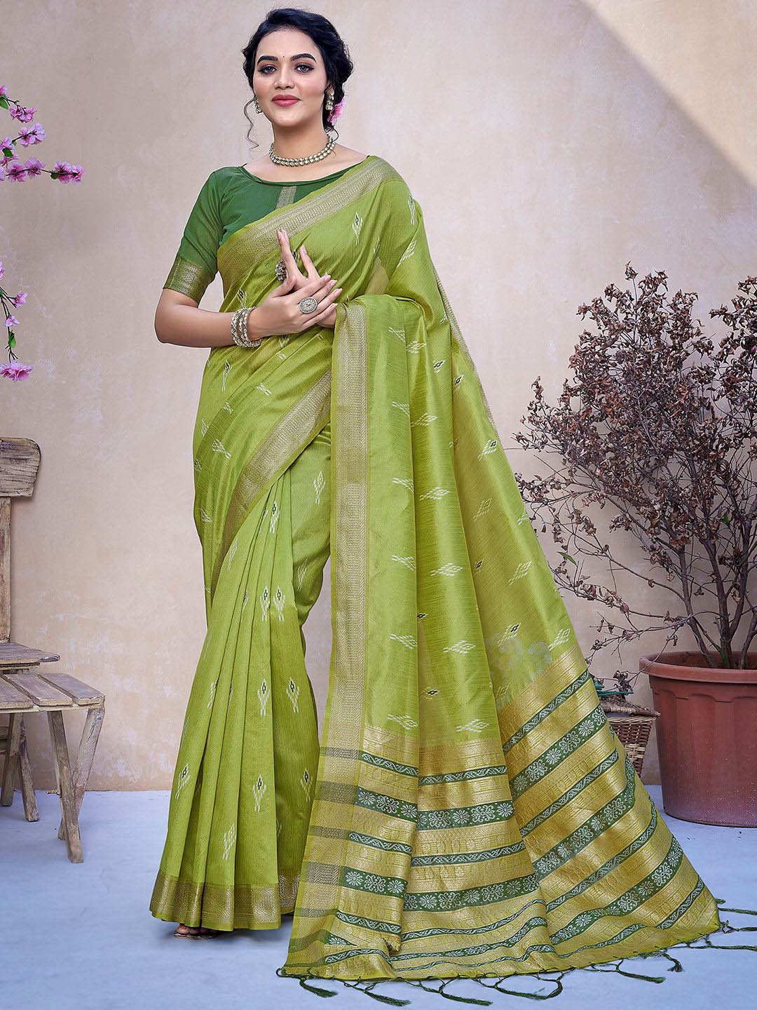 

Satrani Woven Design Saree With Blouse Piece, Green