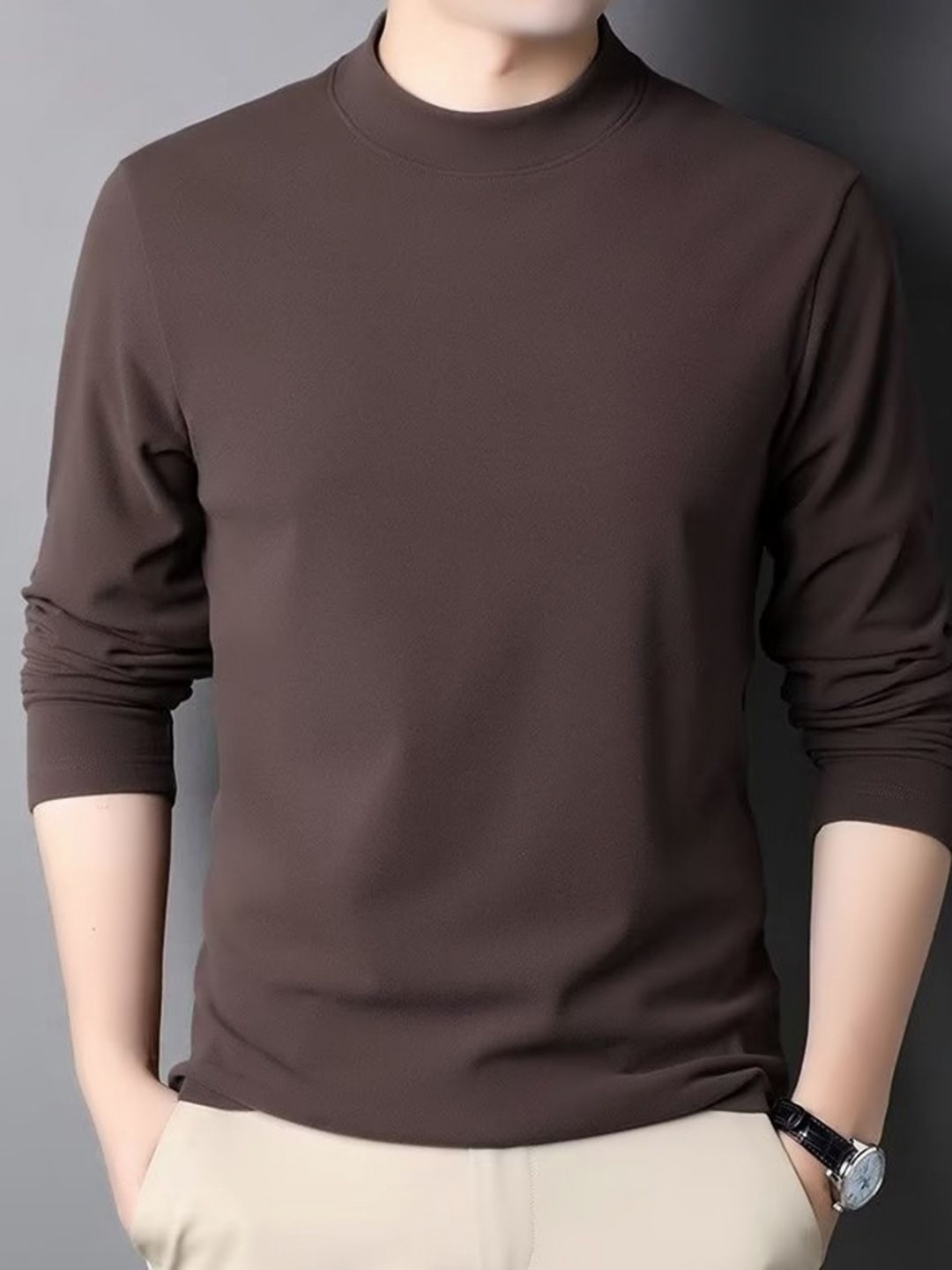 

HERE&NOW Men Solid Round Neck Slim Fit T-shirt, Brown