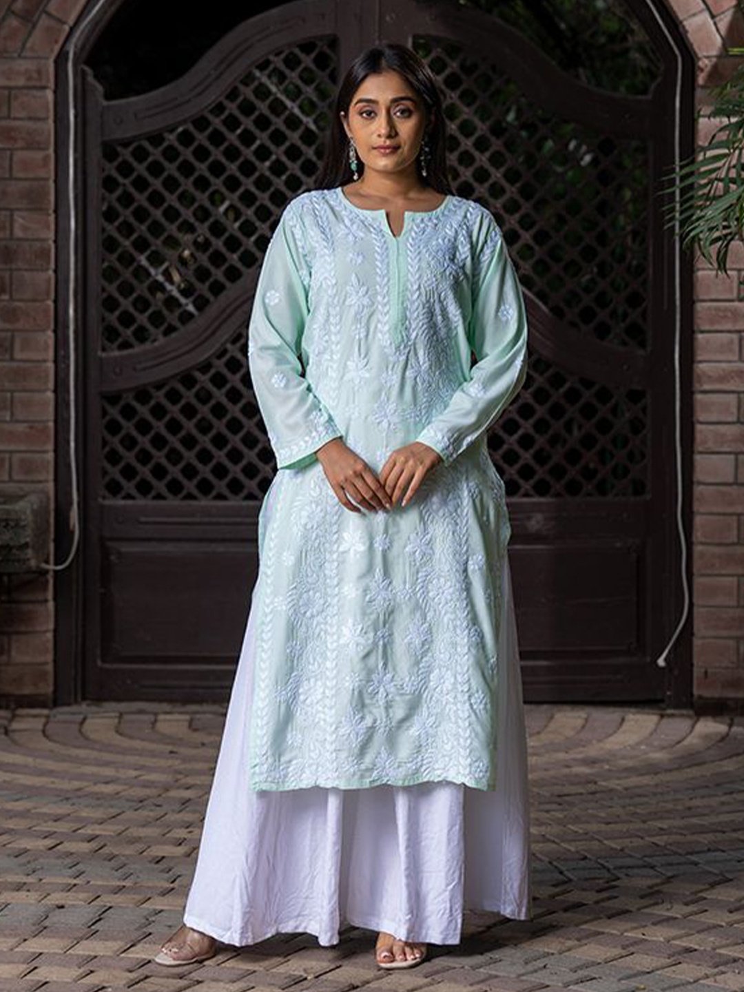 

craftroots Paisley Embroidered Chikankari Cotton Kurta, Blue