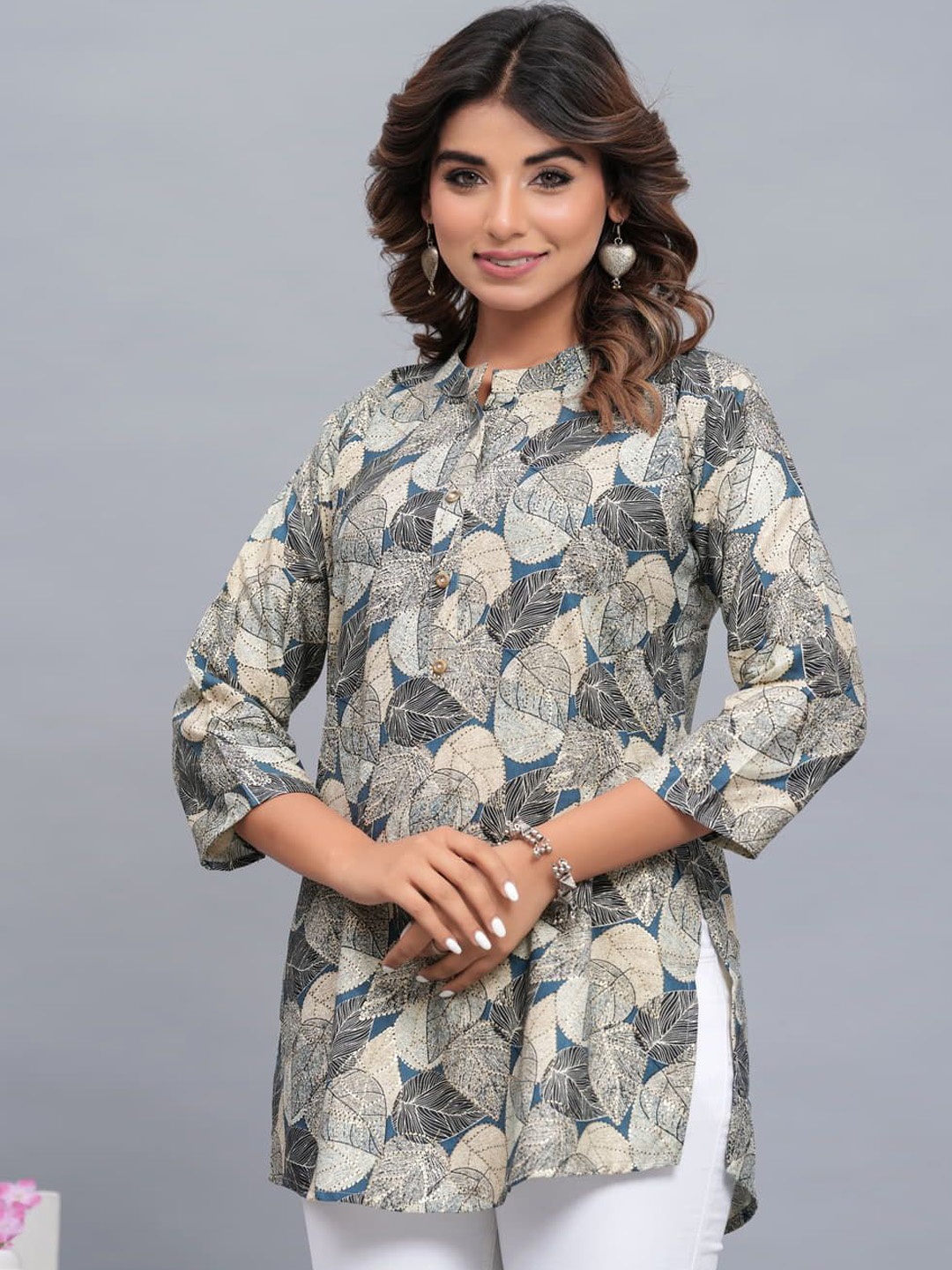 

The loom craft Floral Printed Notch Neck Kurti With Palazzo, Blue