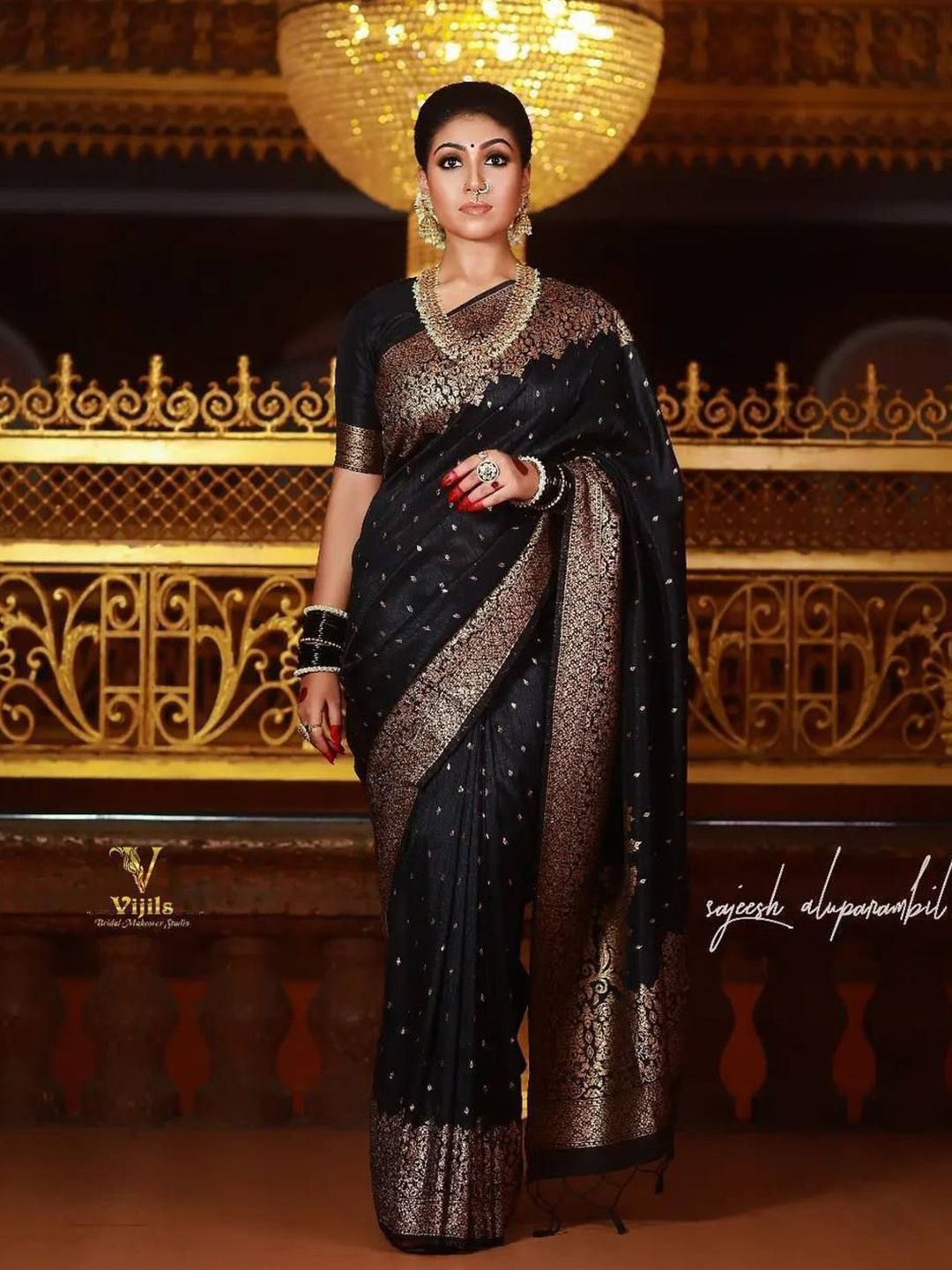 

bansari textiles Woven Design Zari Kanjeevaram Saree, Black