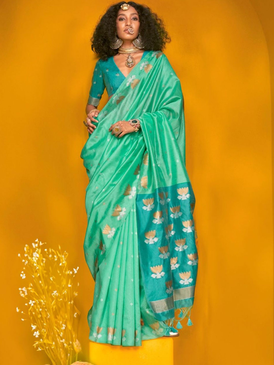 

DEVATITHI Woven Design Silk Blend Saree, Blue