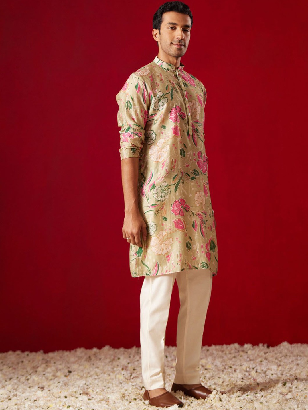 

VASTRAMAY Floral Printed Mandarin Collar Straight Kurta With Trousers, Beige