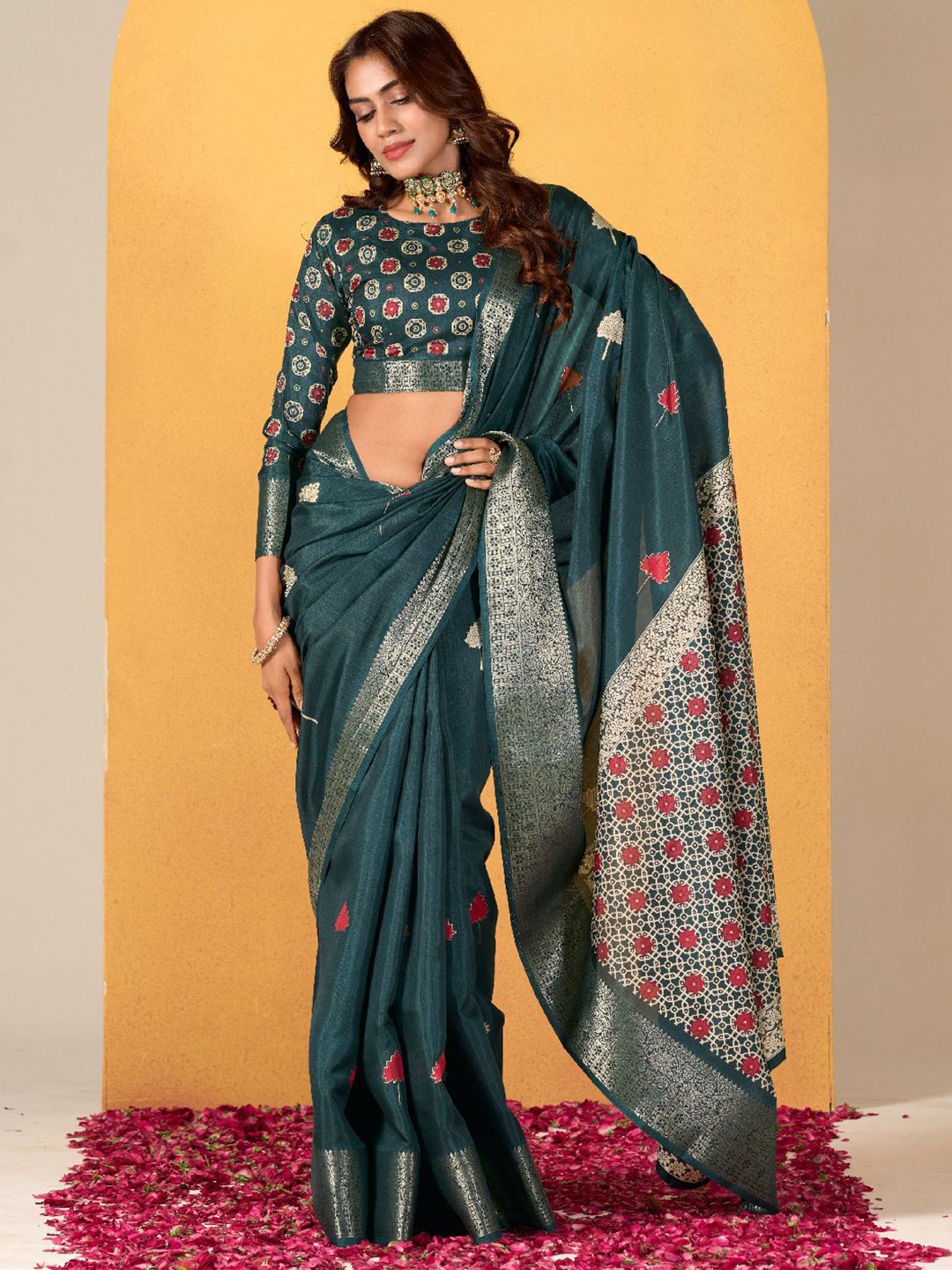 

Mitera Floral Zari Printed Saree, Teal