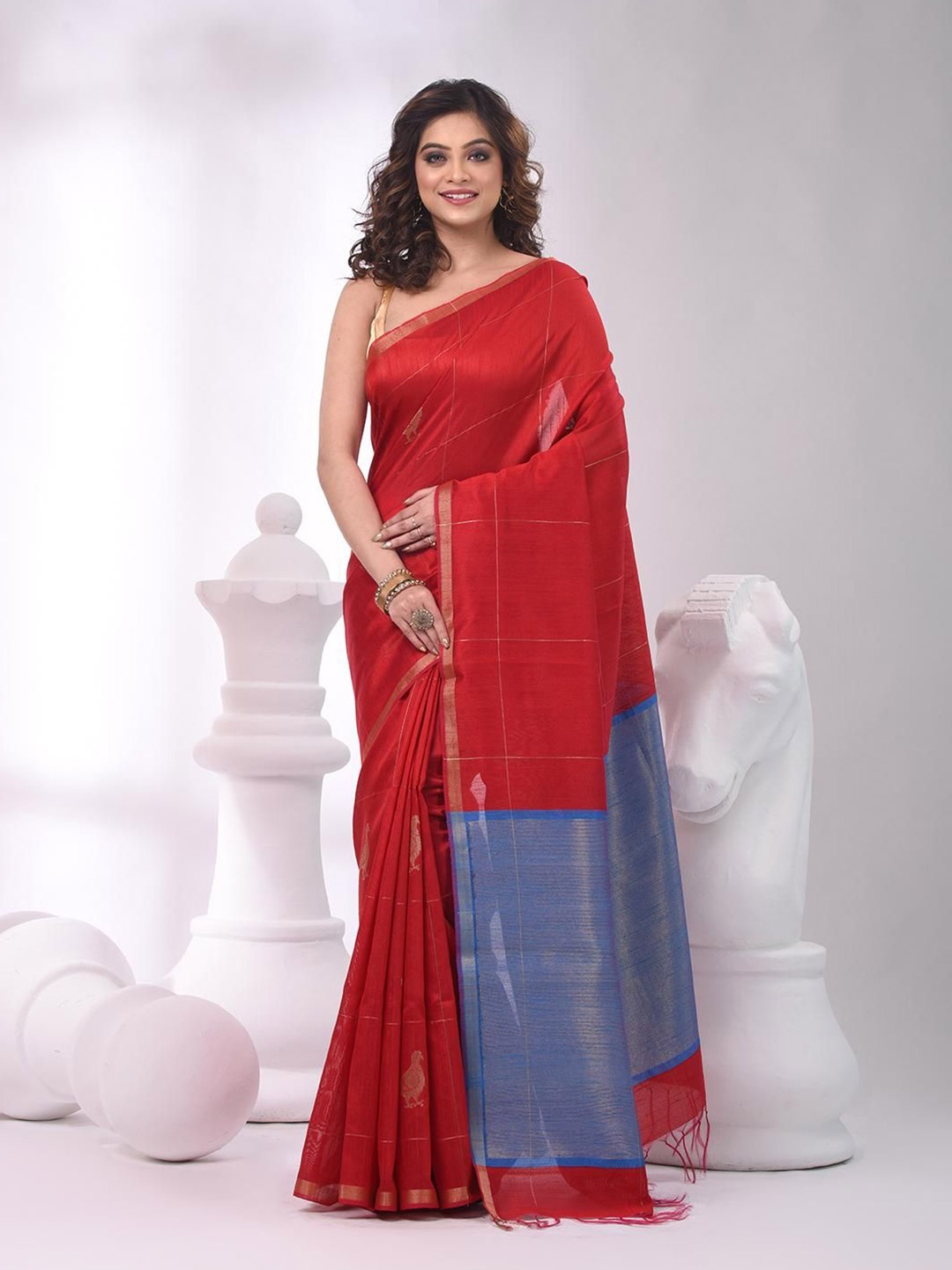 

VIBHAVARI Ethnic Motifs Zari Silk Blend Saree, Red